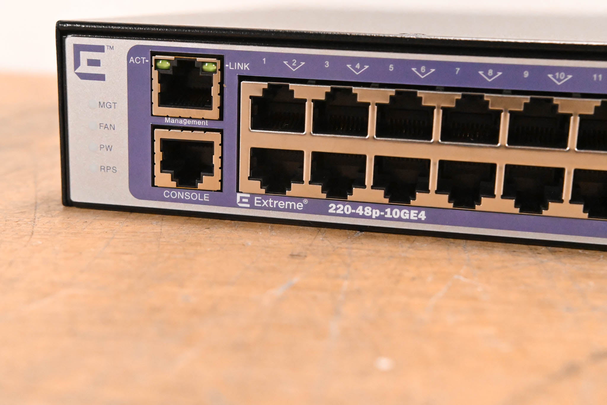 Extreme Networks 220-48P-10GE4 ExtremeSwitching 220 48-Port Switch