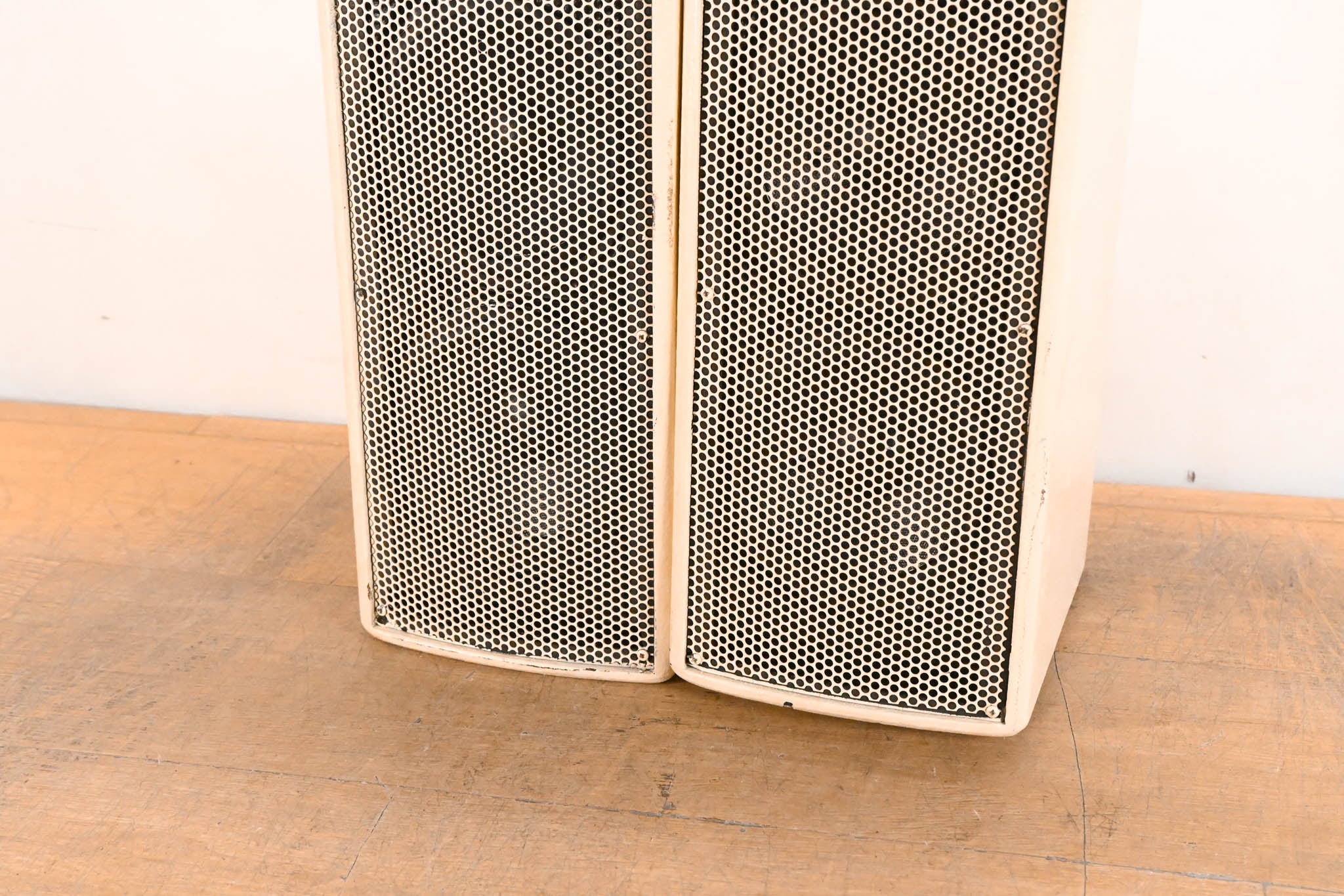 EAW UB52 Two-Way Full-Range Loudspeaker - White (PAIR)