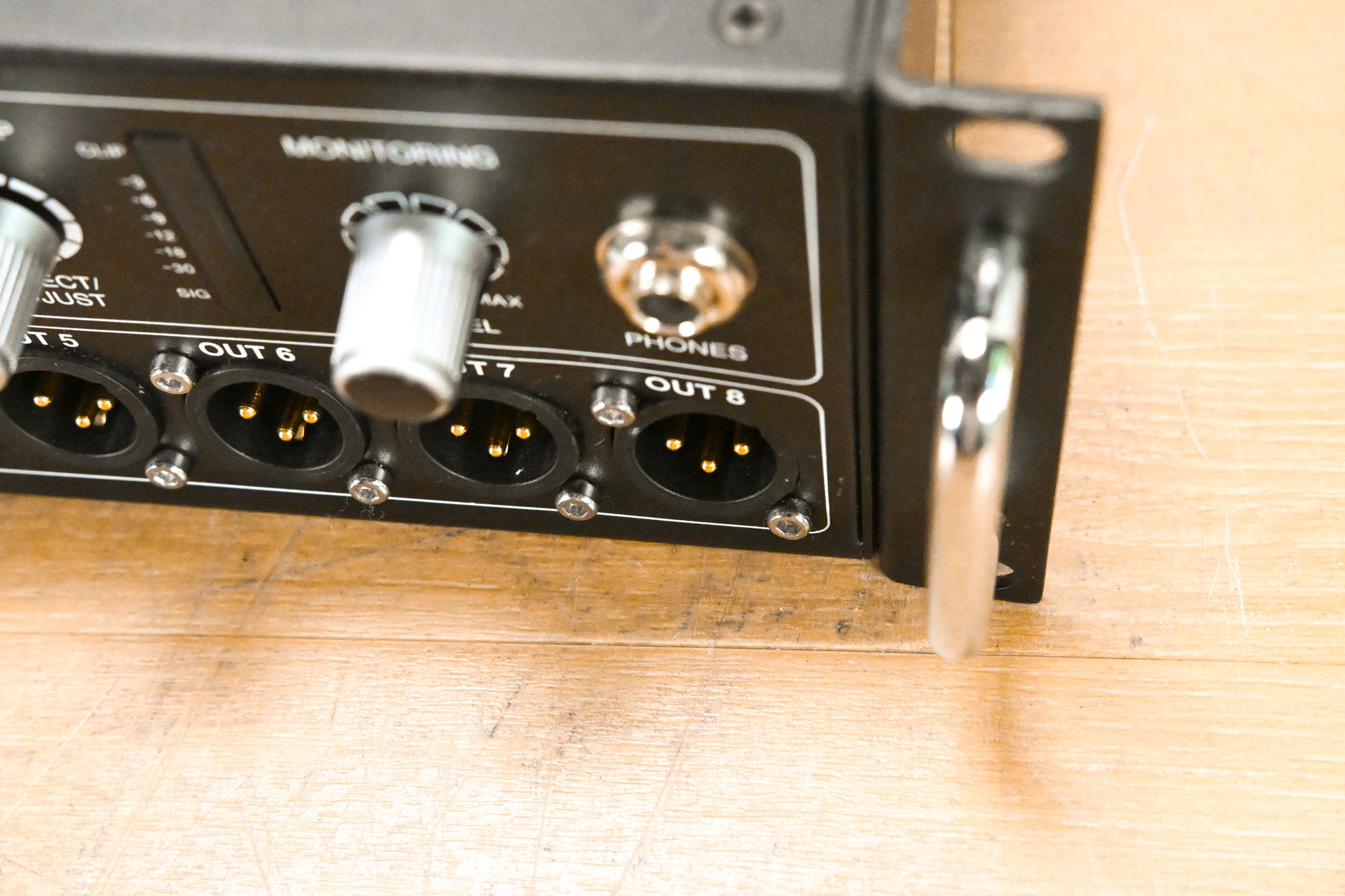 Midas DL16 16-Input, 8-Output Stage Box