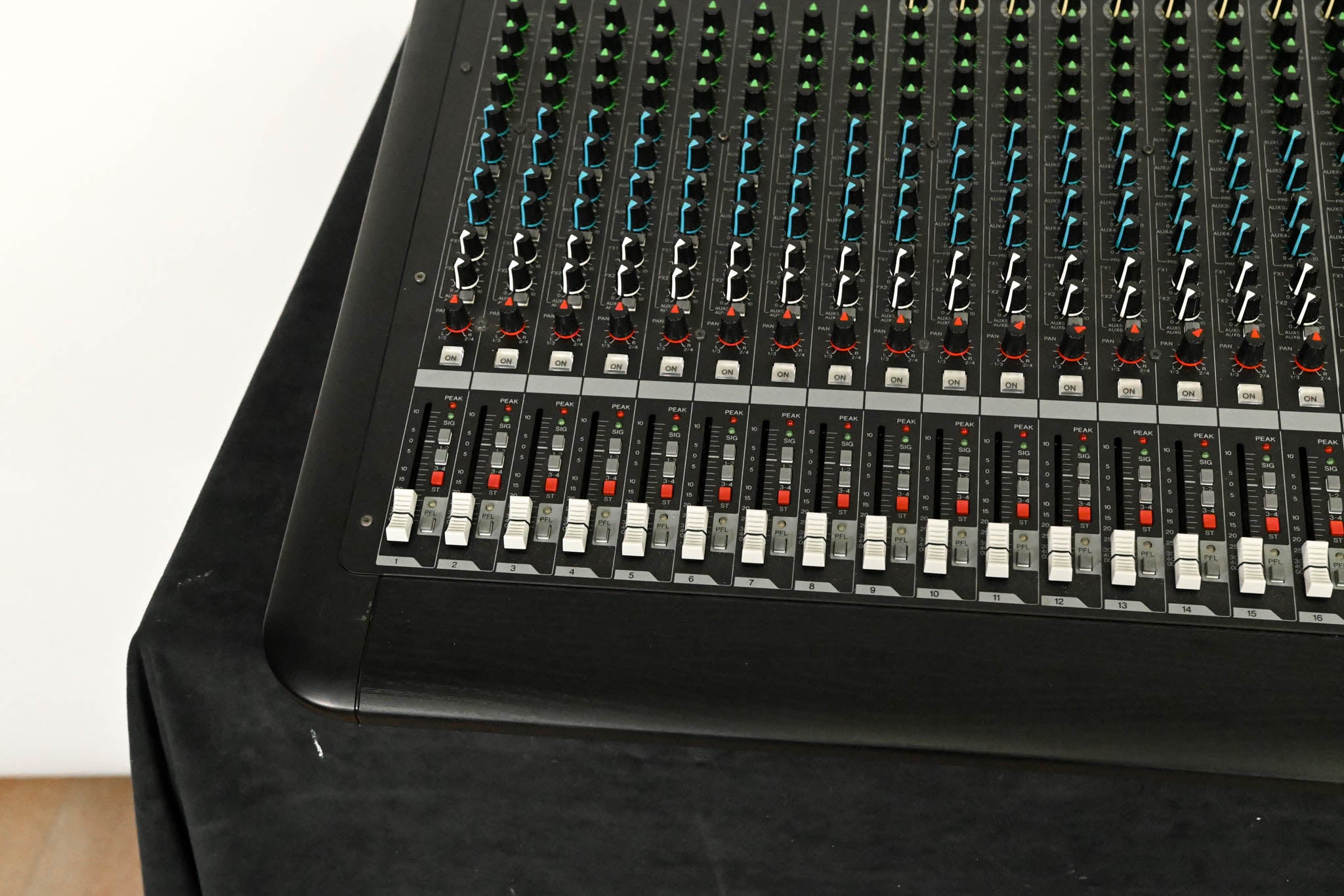 Yamaha MGP32X 32-Channel Mixer with USB and Effects