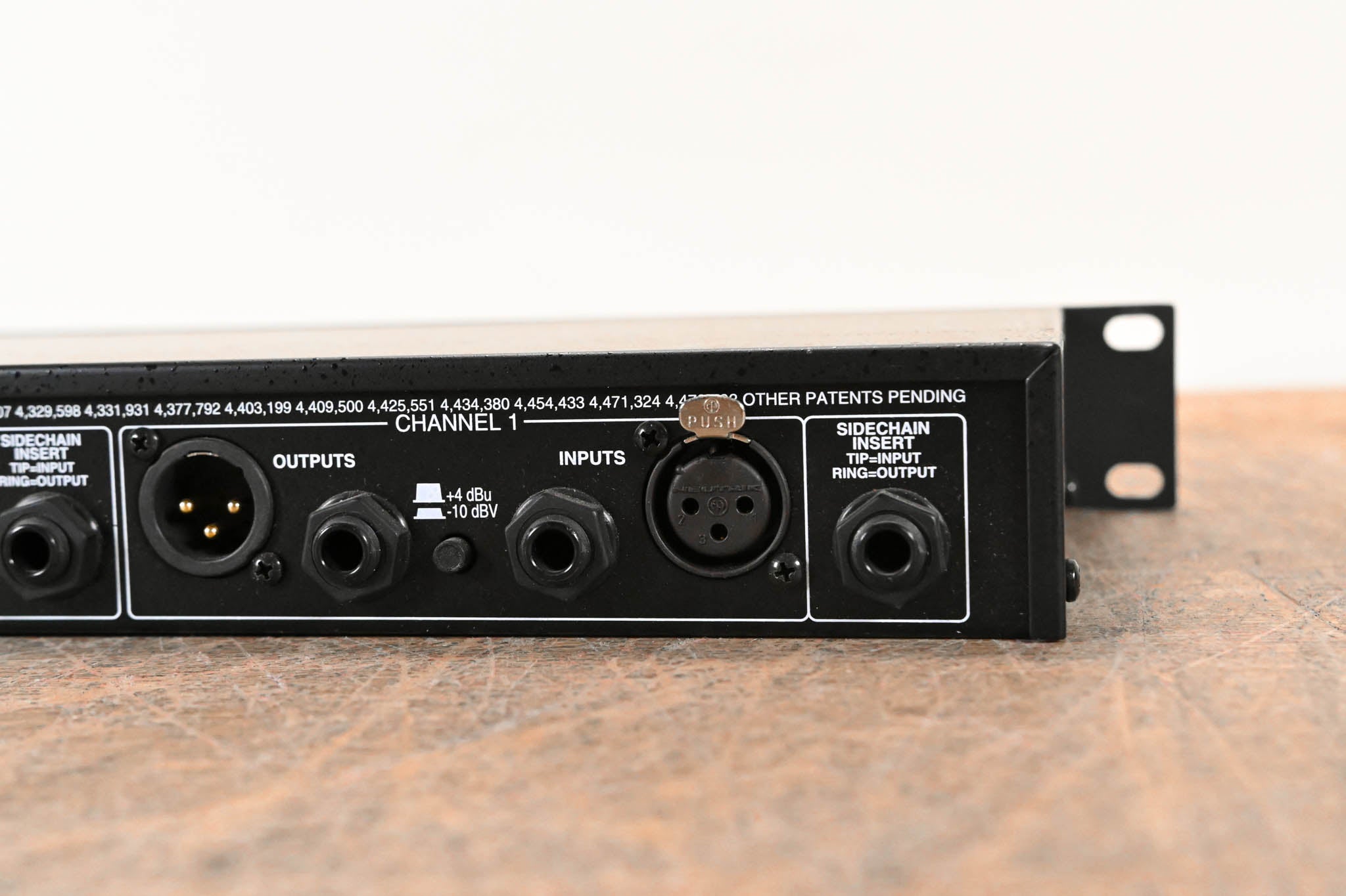 dbx 166XL 2-Channel Compressor/Limiter/Gate