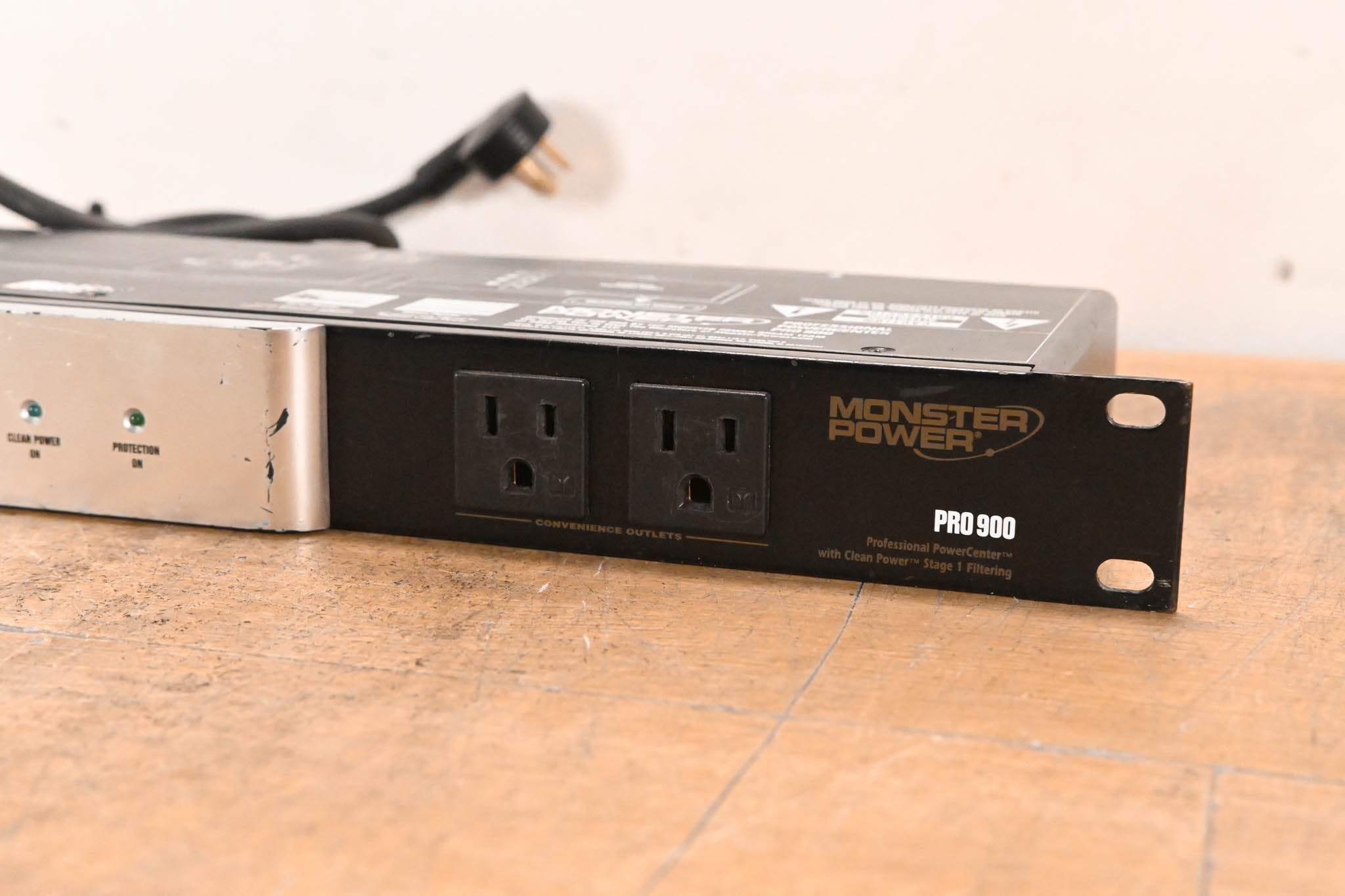 Monster Power PRO 900 PowerCenter Power Conditioner