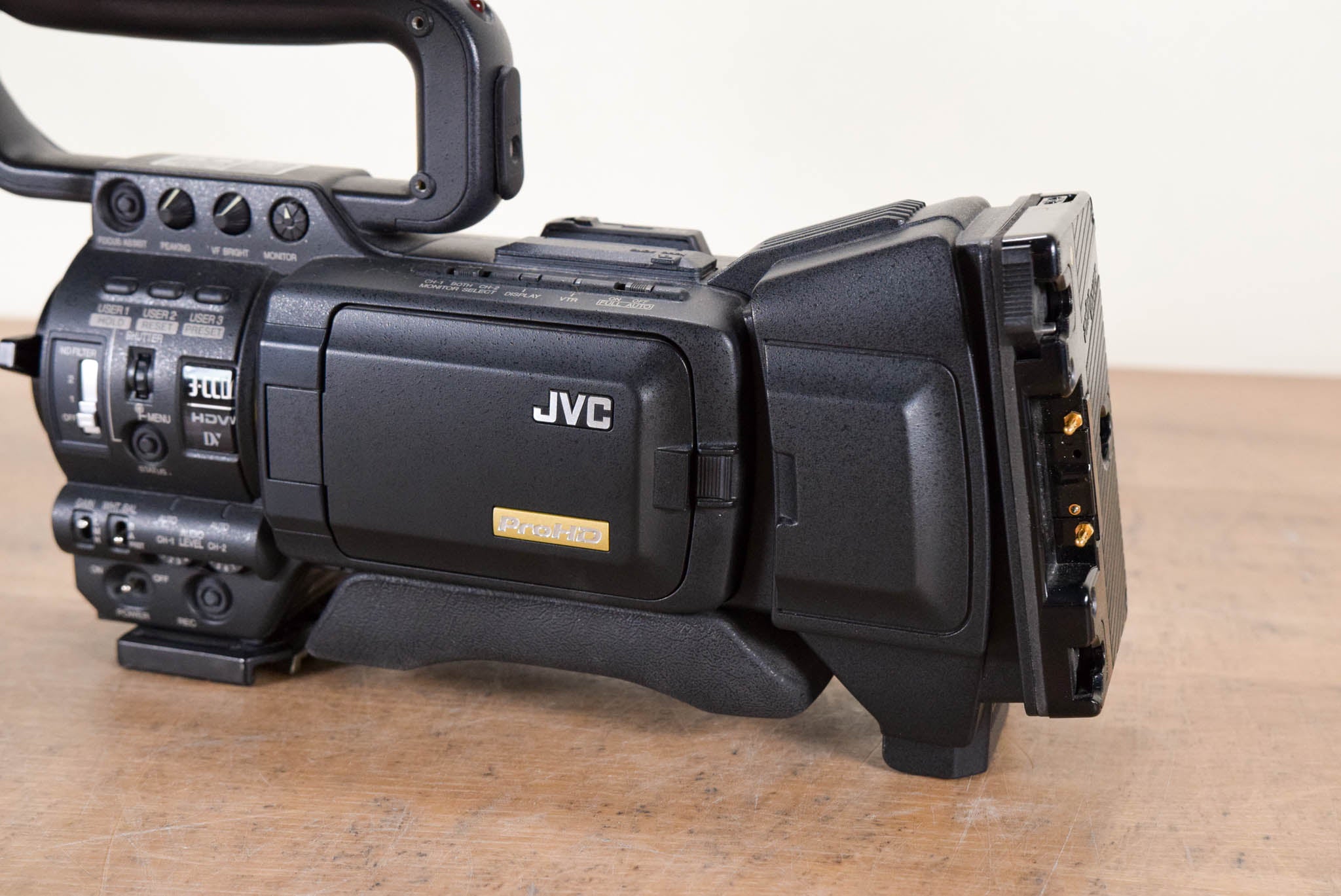 JVC GY-HD200U 1/3" 3-CCD Professional HDV Camcorder