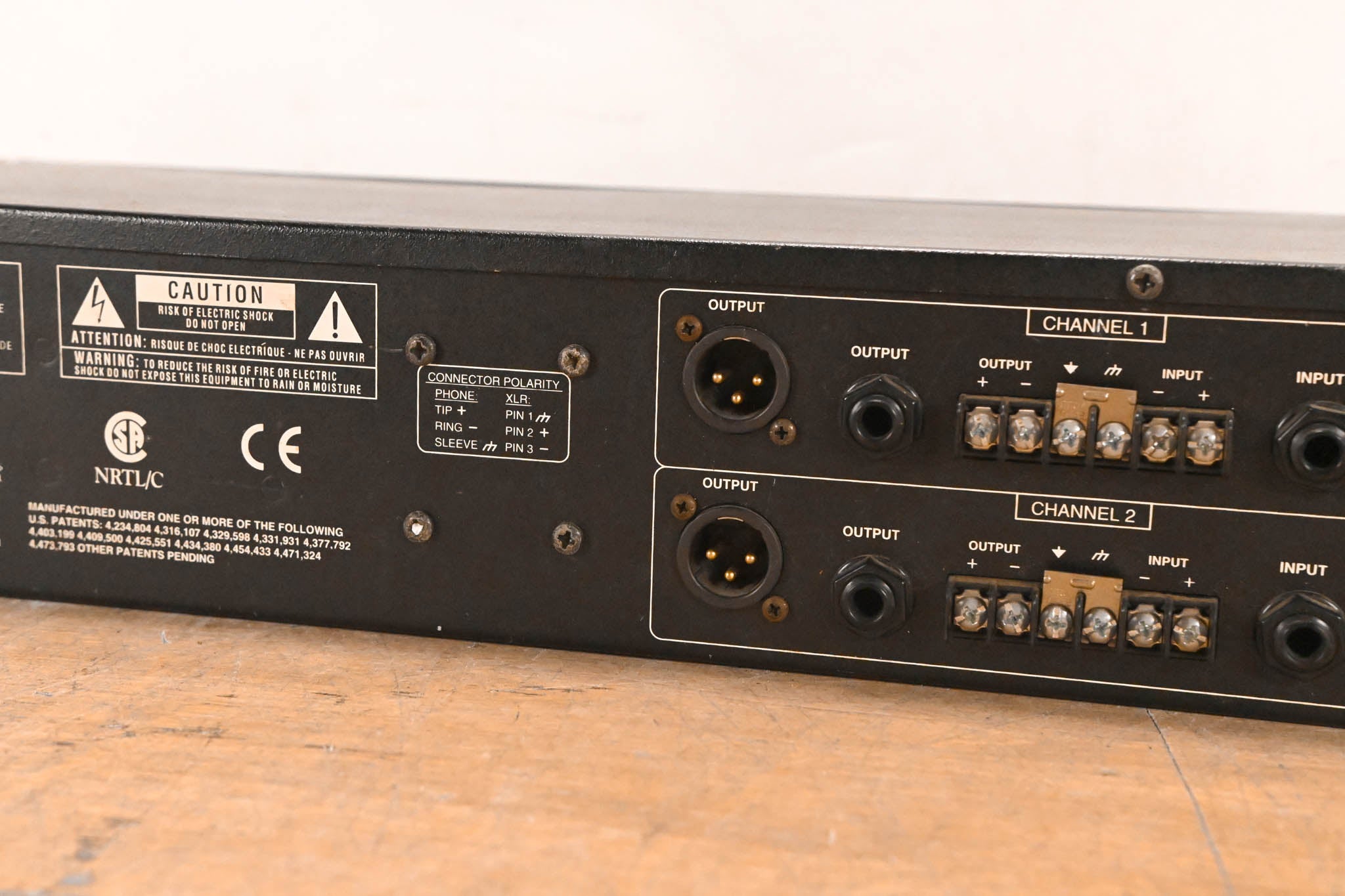 dbx 2215 Dual-Channel 15-Band Graphic Equalizer/Limiter w/ Type III NR