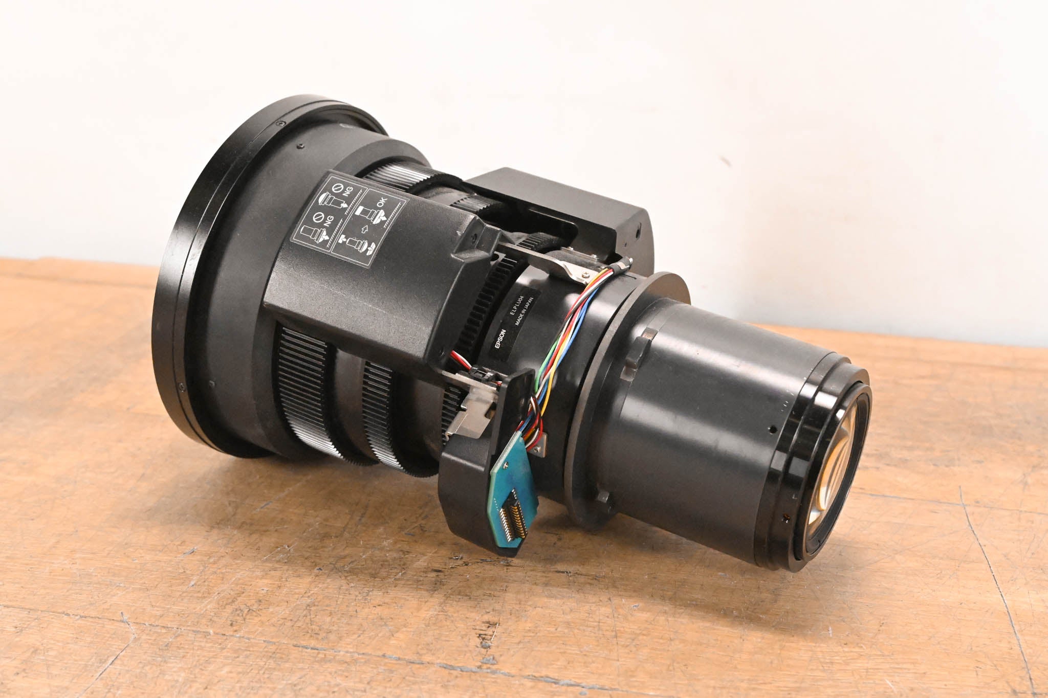 Epson ELPLU04 Short-Throw Zoom Lens #2