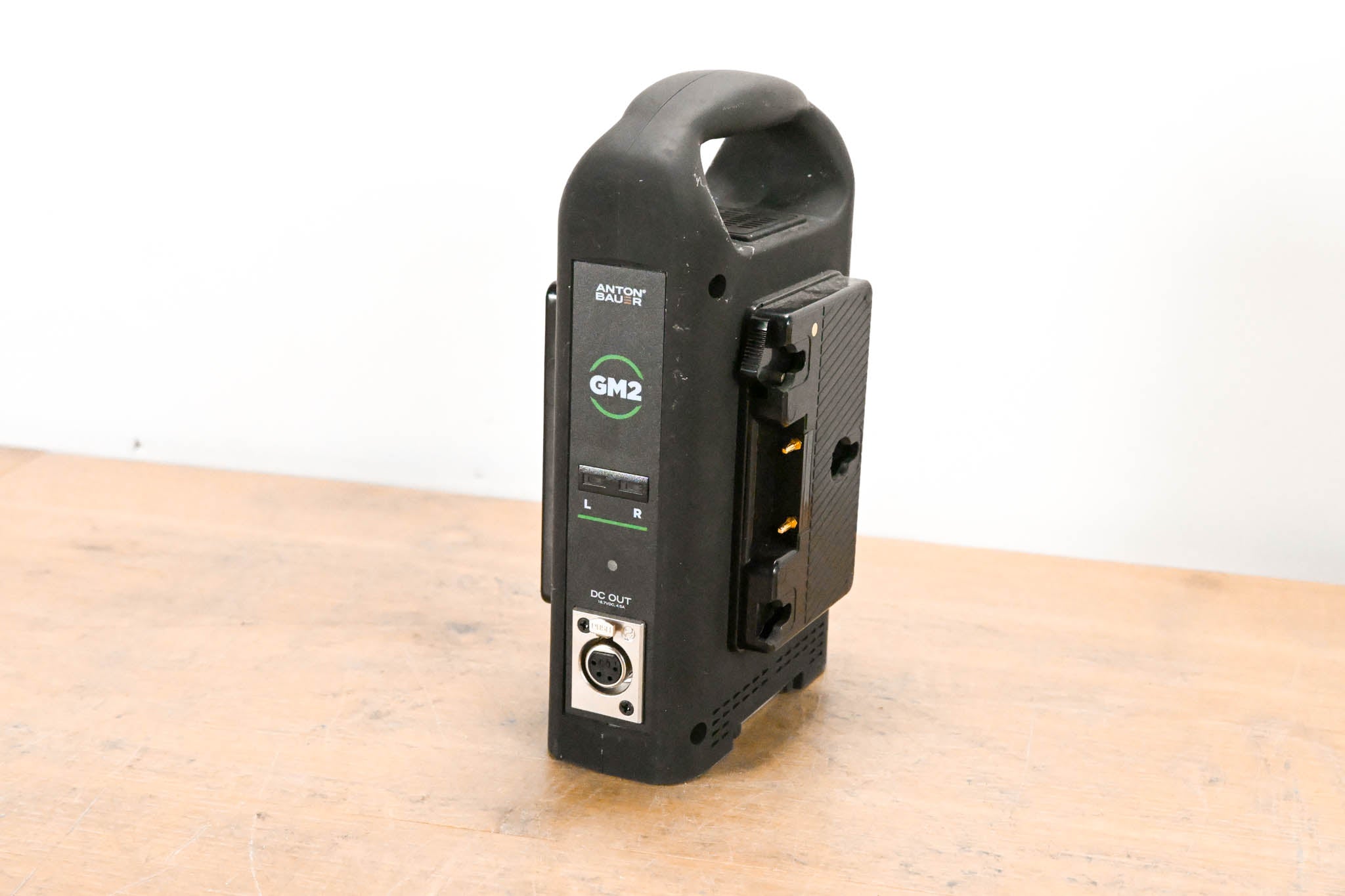 Anton Bauer GM2 Dual-Bay Charger with 4-Pin XLR Output (Gold Mount)