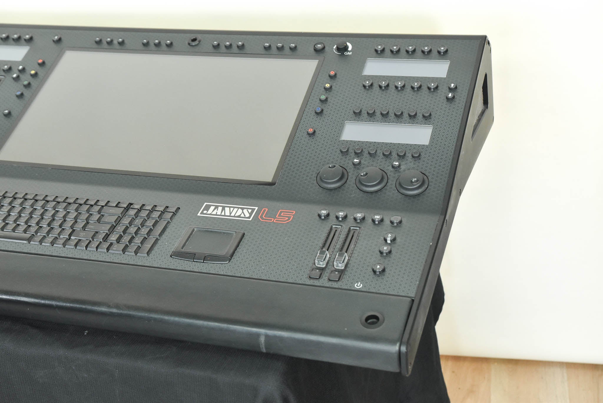 Jands Vista L5 Lighting Control Console with 16-Universe Internal Dongle