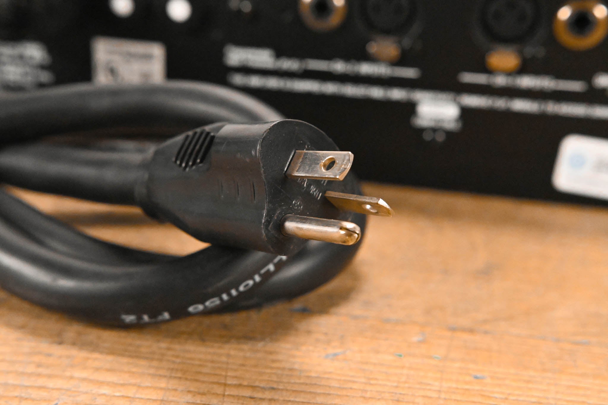 Crown Macro-Tech 2402 2-Channel Power Amplifier