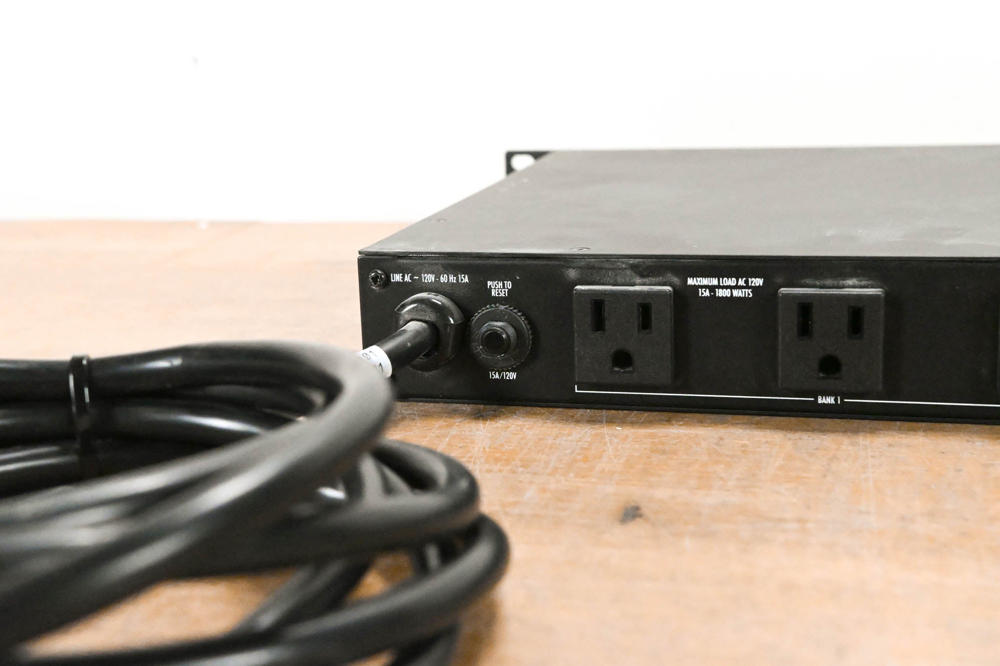 Furman PL-PLUS DMC Power Conditioner with Voltmeter/Ammeter
