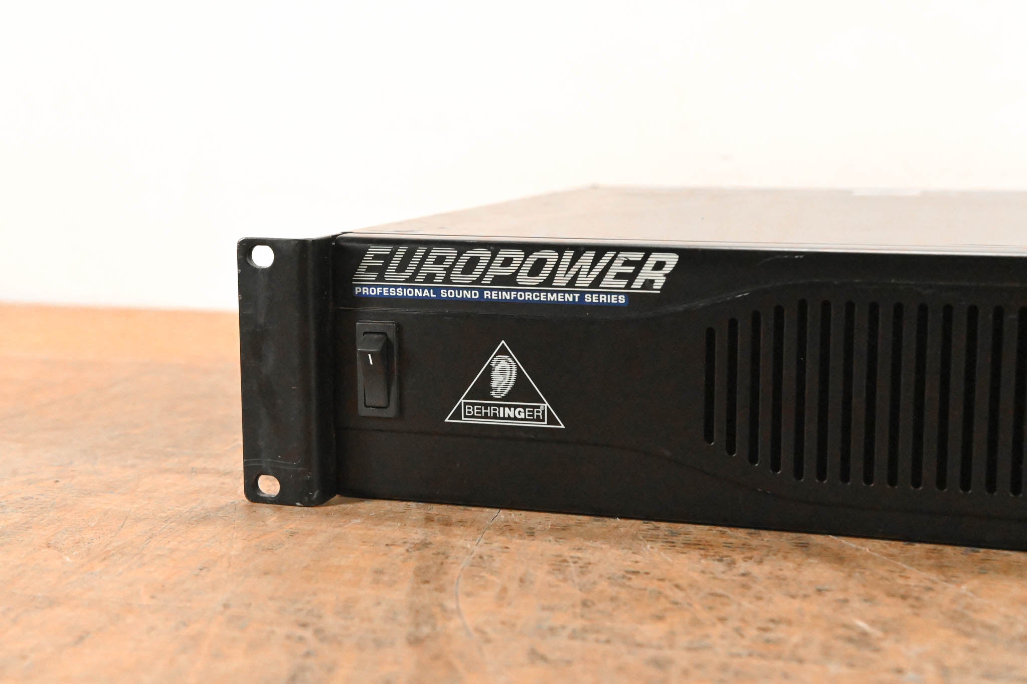 Behringer Europower EP2500 2-Channel Power Amplifier