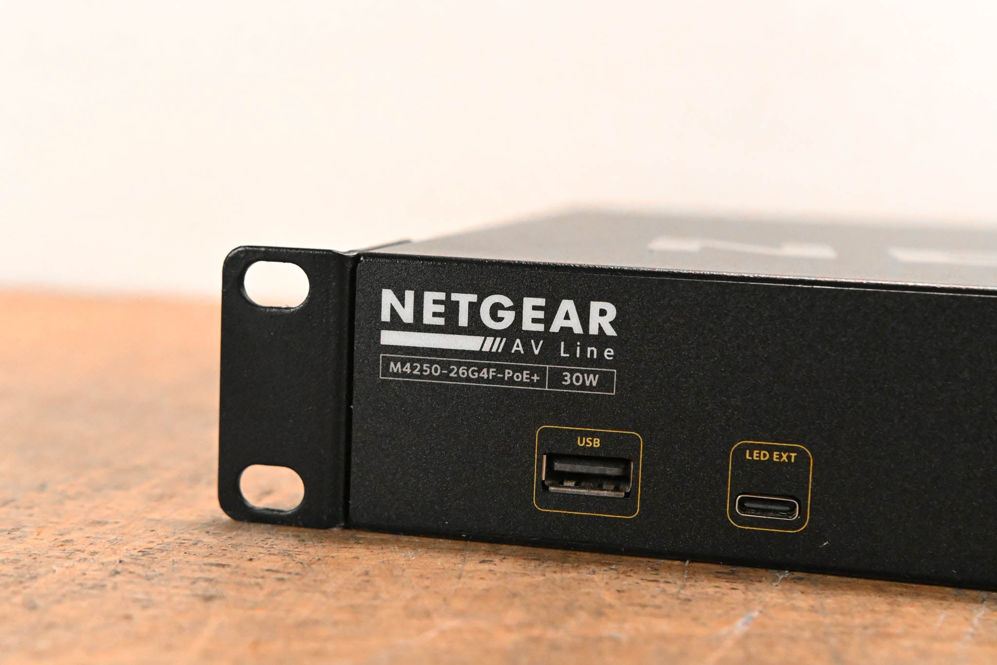 NETGEAR M4250-26G4F-PoE+ AV Line 24x1G PoE+ 300W 2x1G and 4xSFP Switch