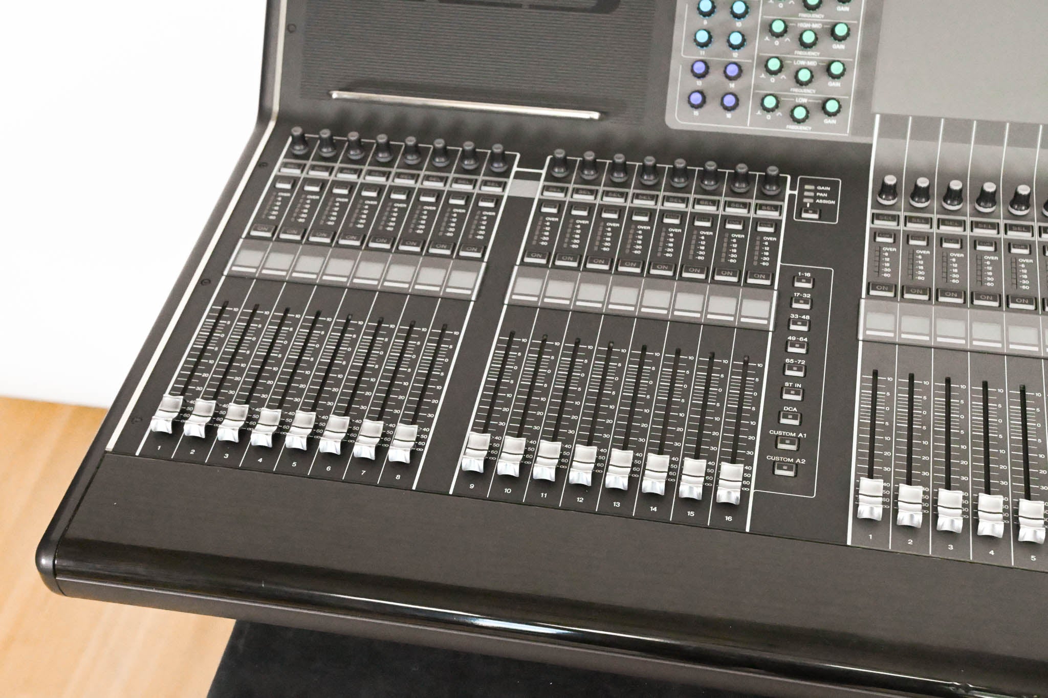 Yamaha CL5 72-Channel Digital Mixing Console