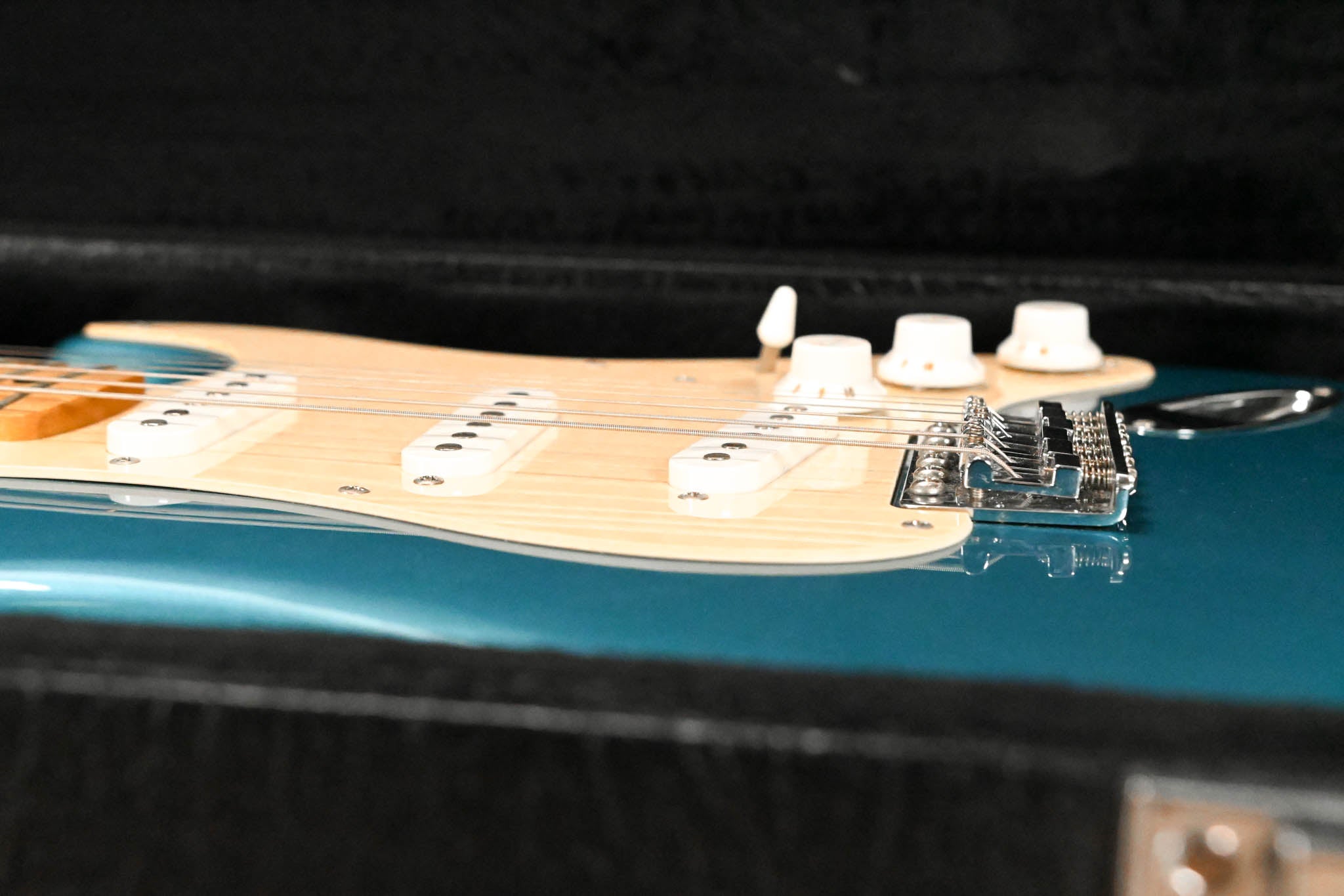 Squier Affinity Series Stratocaster - Blue with Hardshell Case