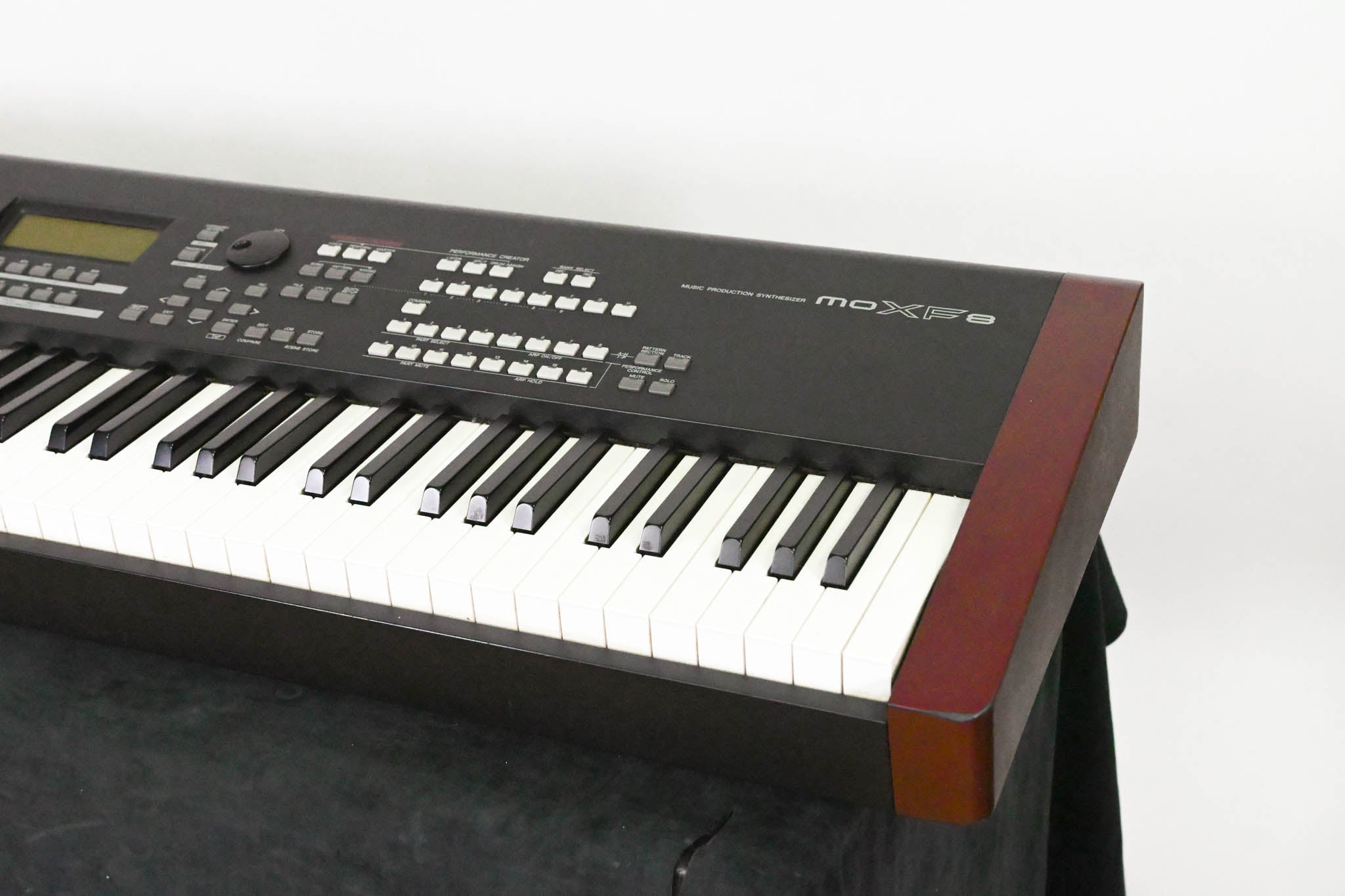 Yamaha MOXF8 88-Key Synthesizer Workstation (NO POWER SUPPLY)