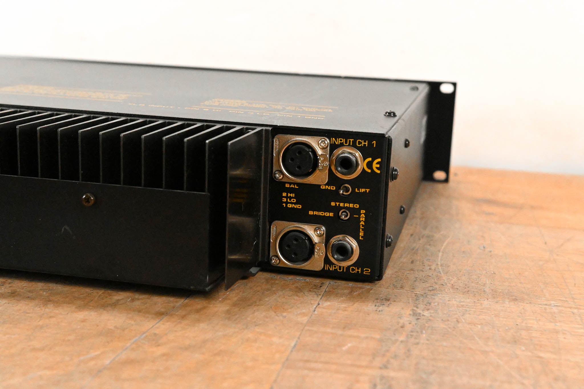 AB International 1650 2-Channel Power Amplifier