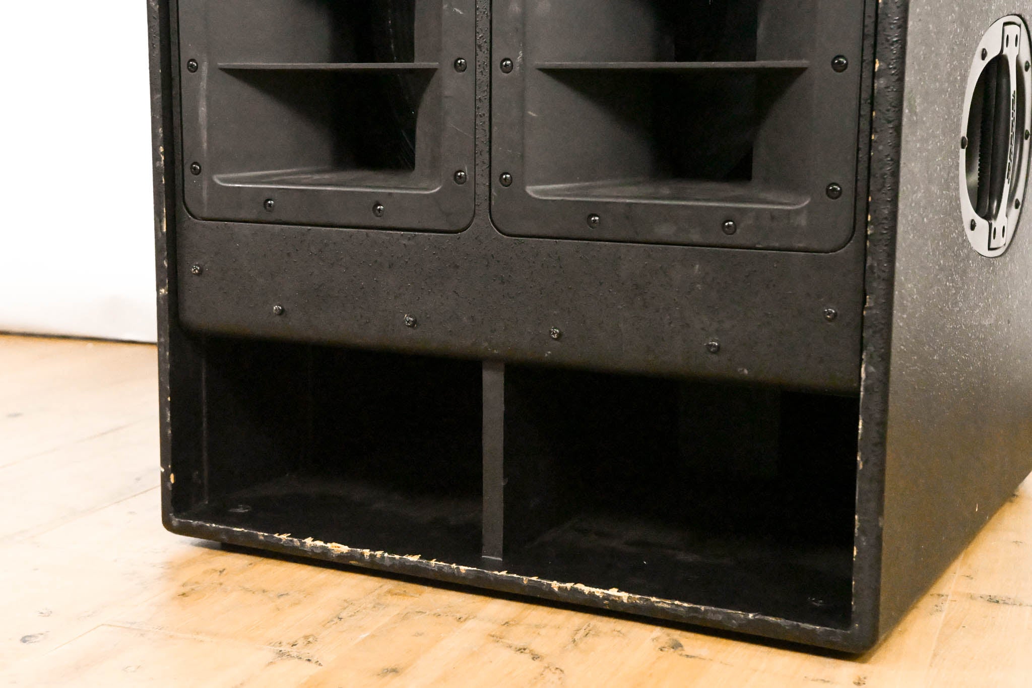Mackie SWA1801z 800W 18" Active Front-Firing Subwoofer