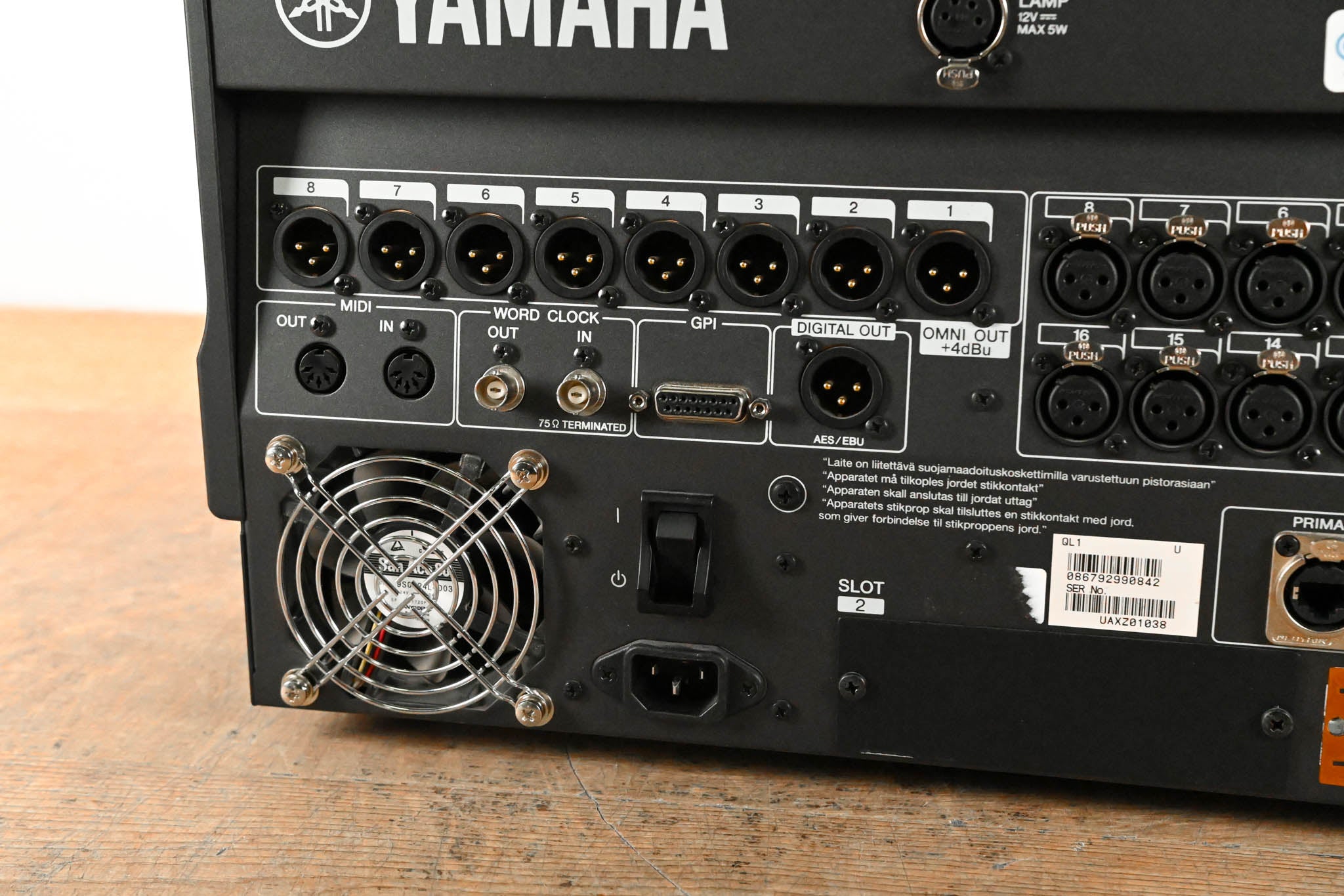 Yamaha QL1 16-Input / 8-Output Digital Mixing Console