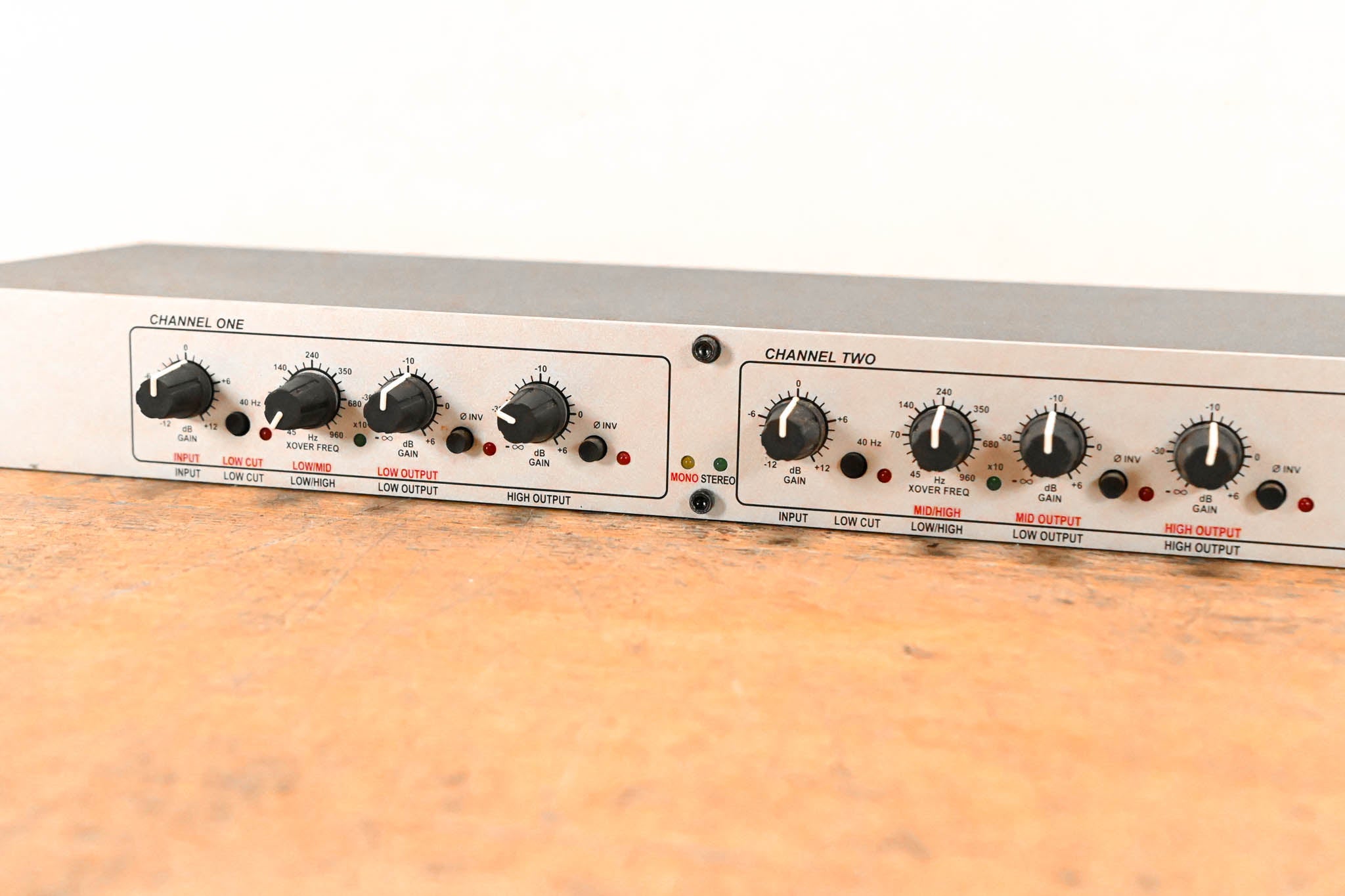 dbx 223xs Stereo 2-Way / Mono 3-Way Crossover