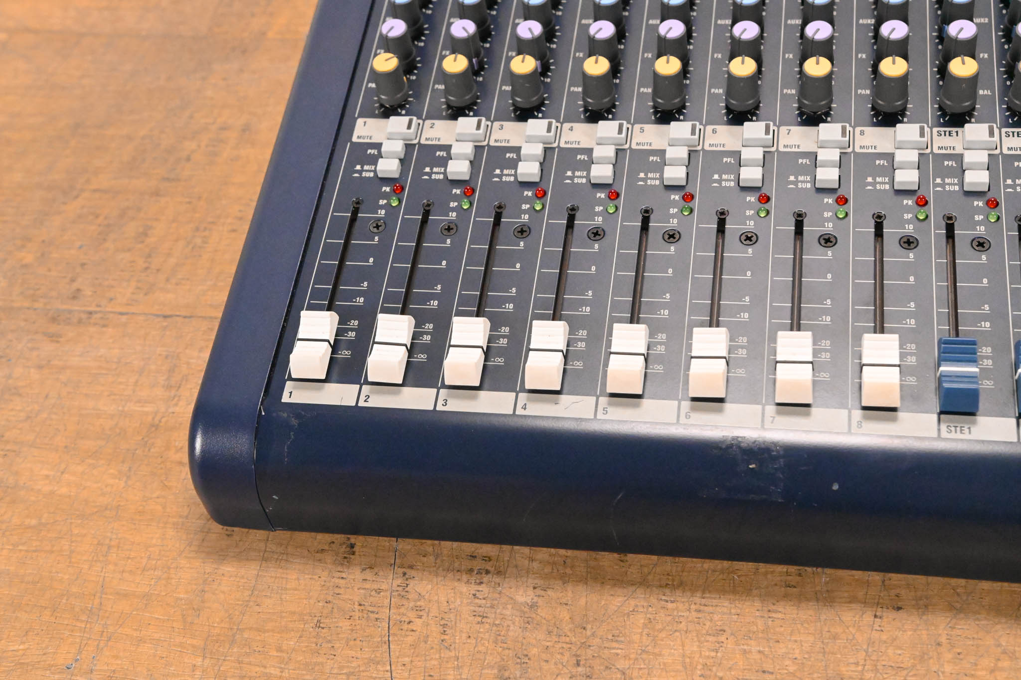 Soundcraft MFXi 8-Channel Analog Mixer with Effects