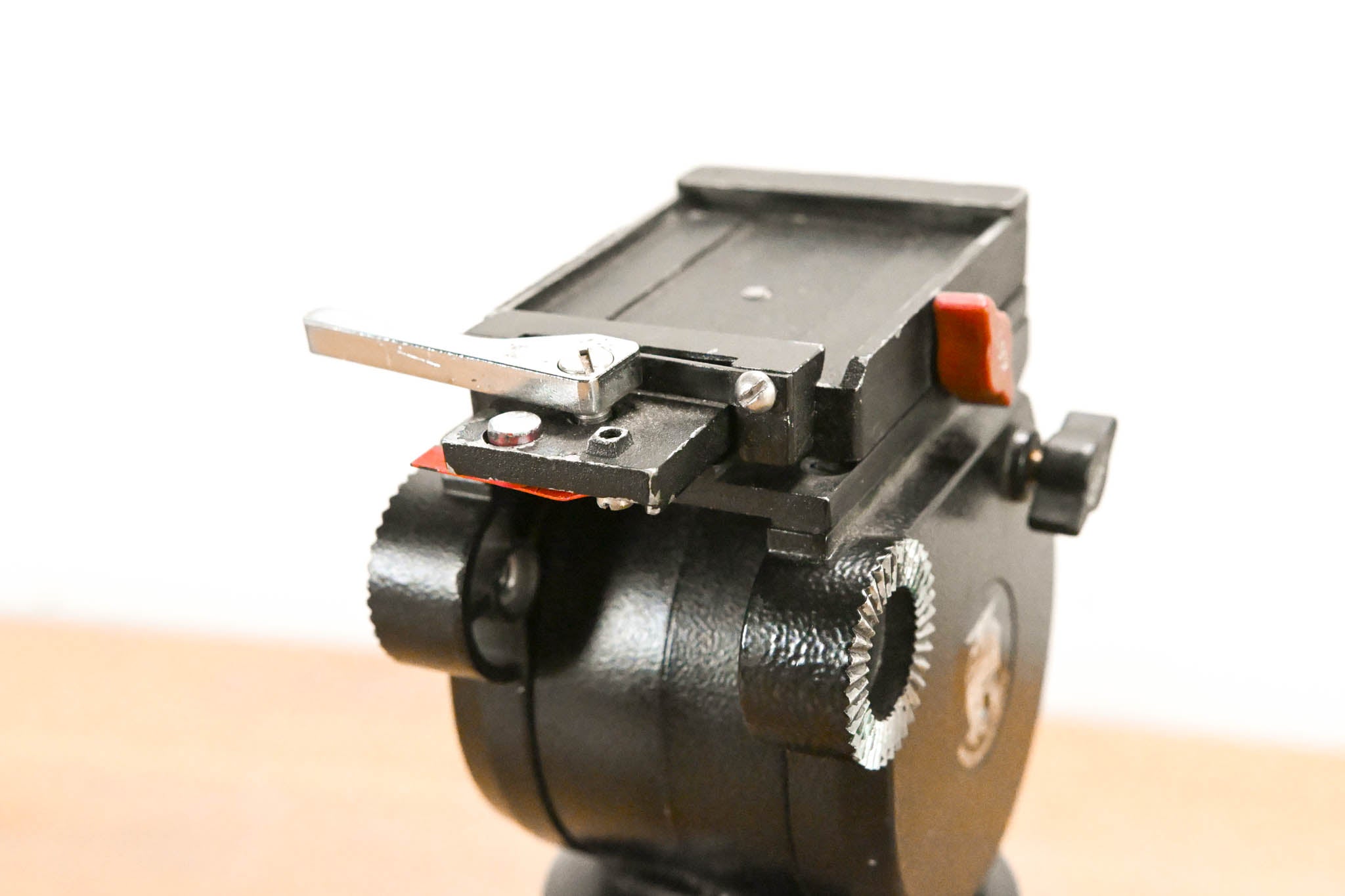 Miller 20 Fluid Tripod Head w/ Ball Leveling Base
