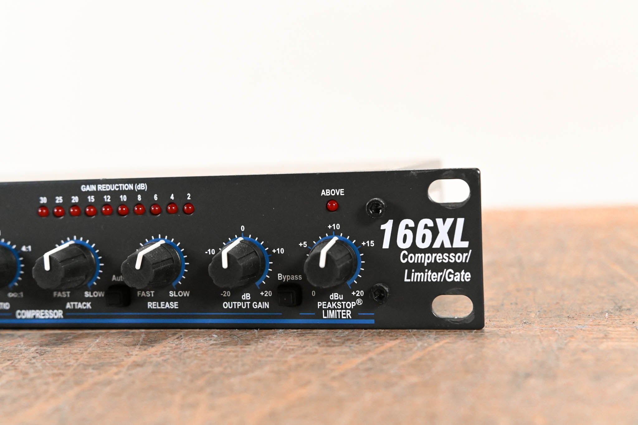 dbx 166XL 2-Channel Compressor/Limiter/Gate