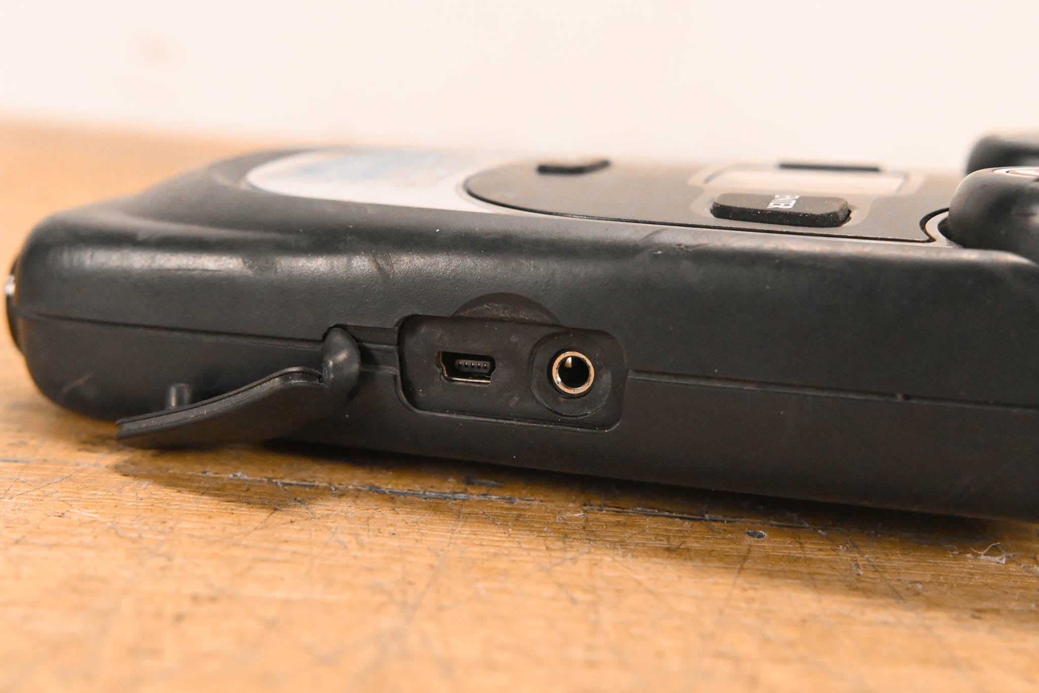 Clear-Com TMR42524INCC Tempest 2400 4-Channel Wireless Belt Station