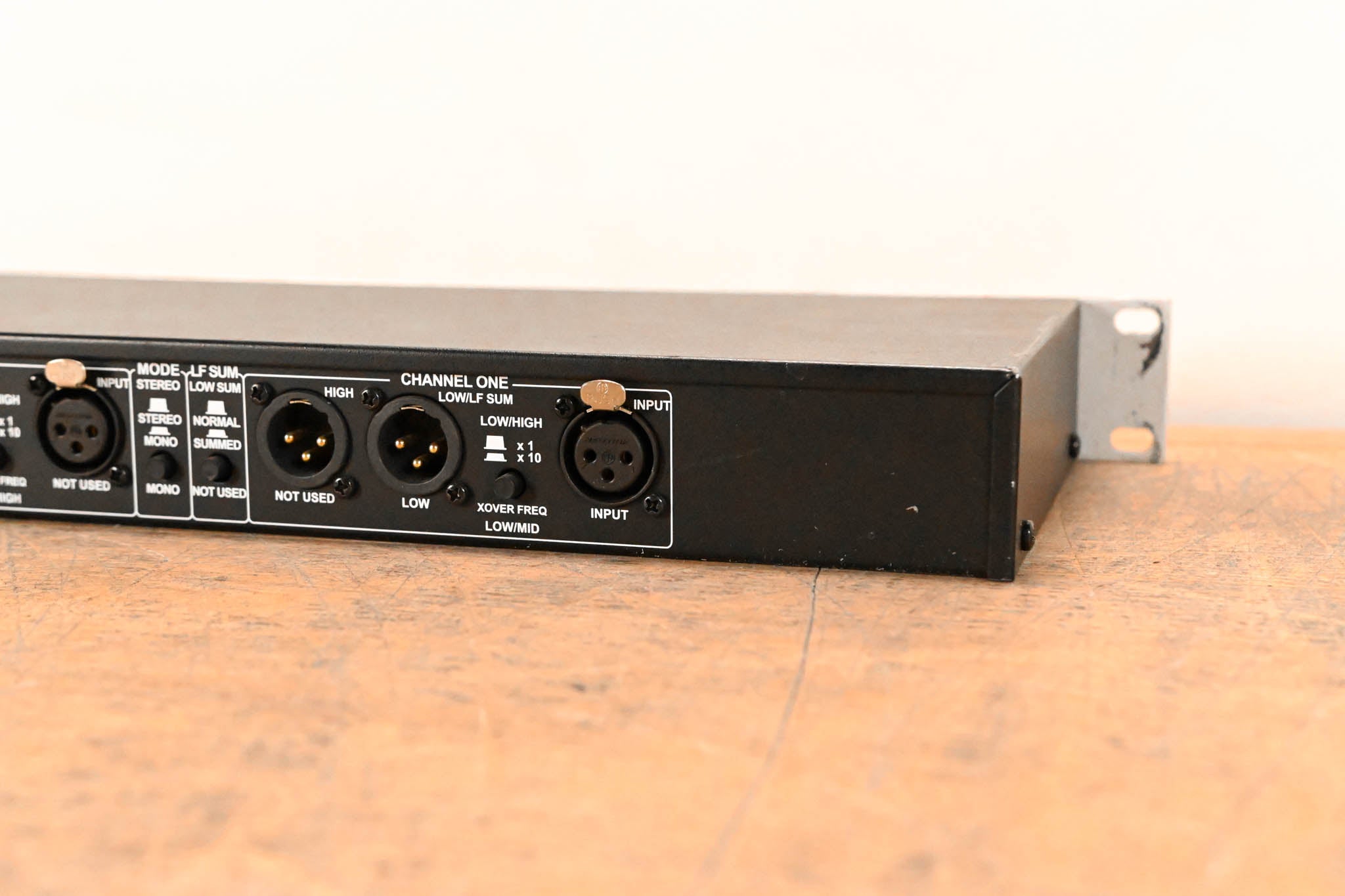 dbx 223xs Stereo 2-Way / Mono 3-Way Crossover