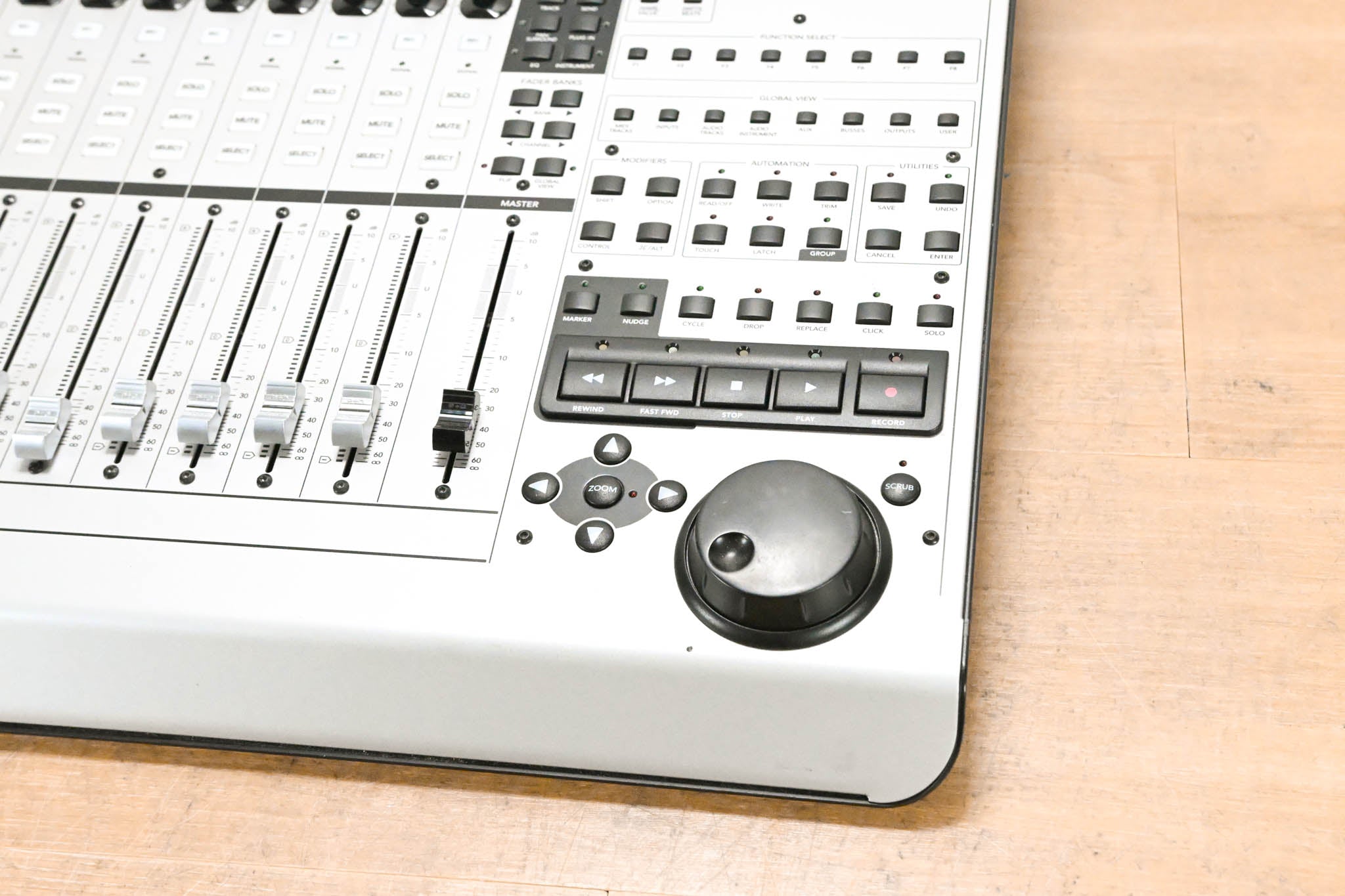 Mackie Control Universal Pro Control Surface (NO POWER SUPPLY)