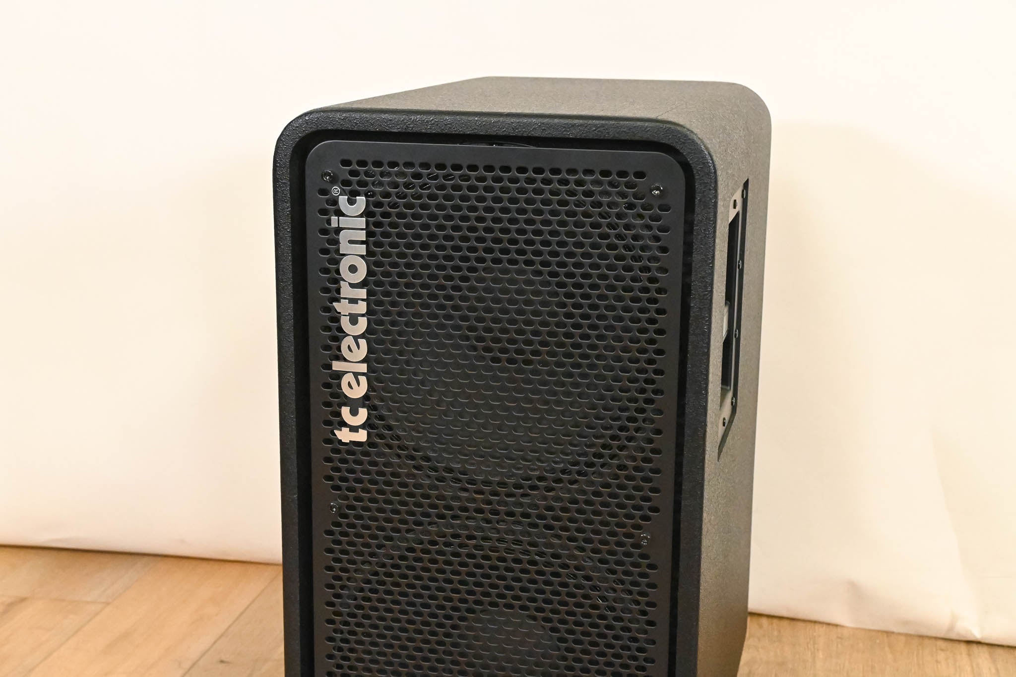 TC Electronic RS212 400W 2 x 12" Portable Bass Cabinet
