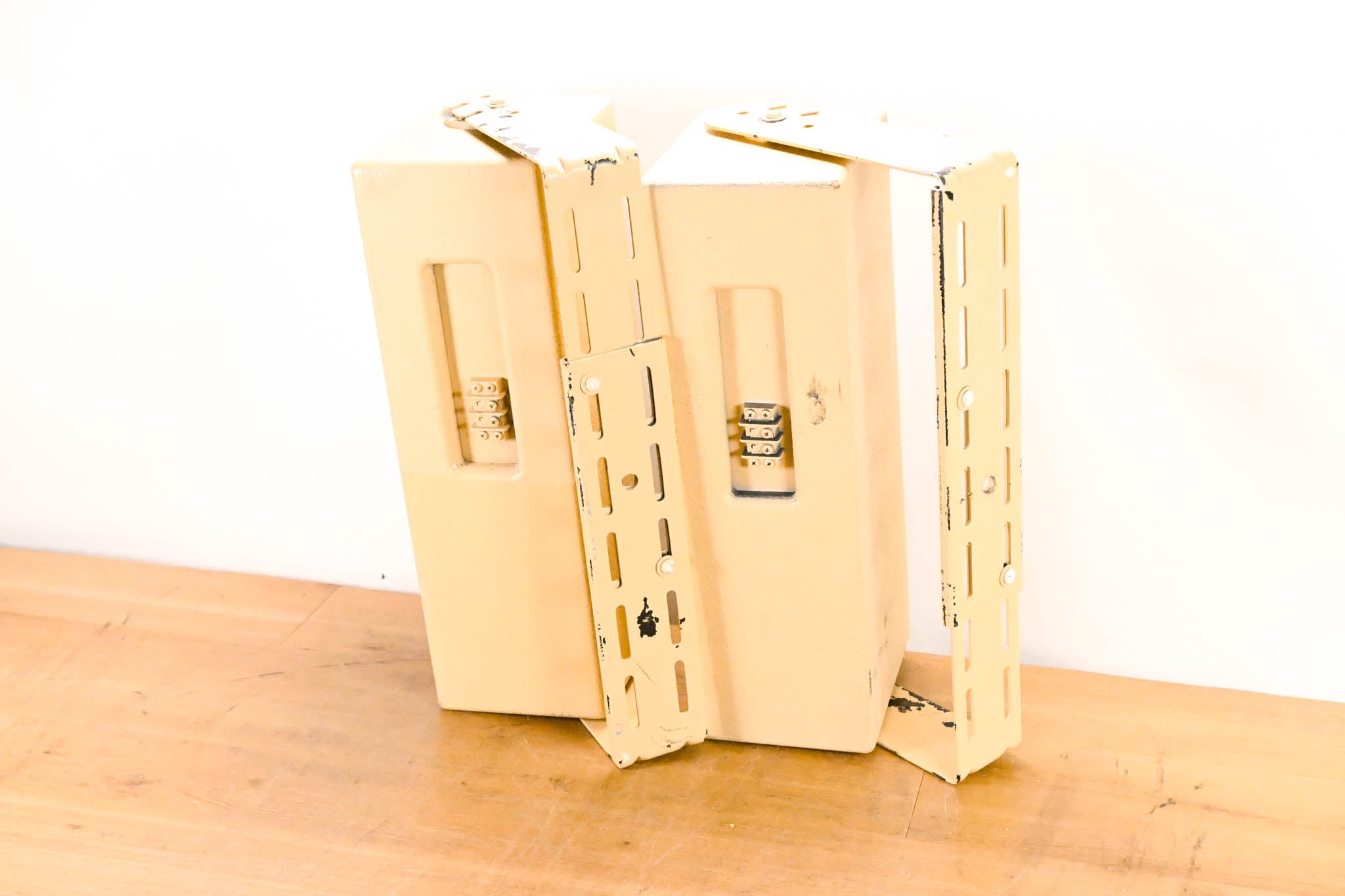 EAW UB52 Two-Way Full-Range Loudspeaker (PAIR)
