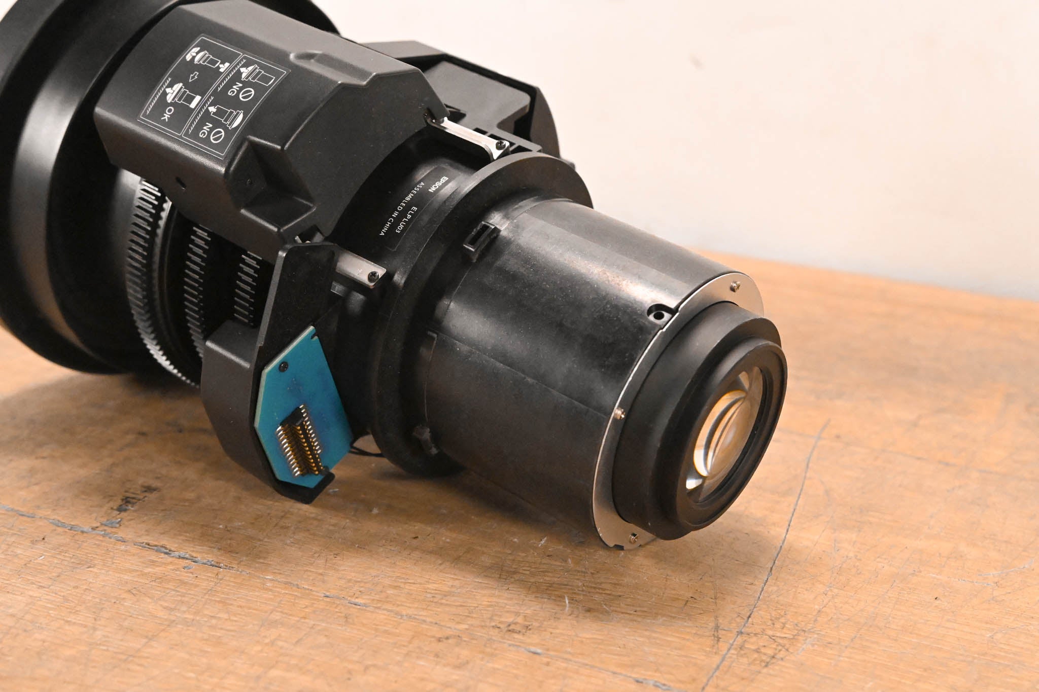 Epson ELPLU03 Wide Short Throw Zoom Lens #1