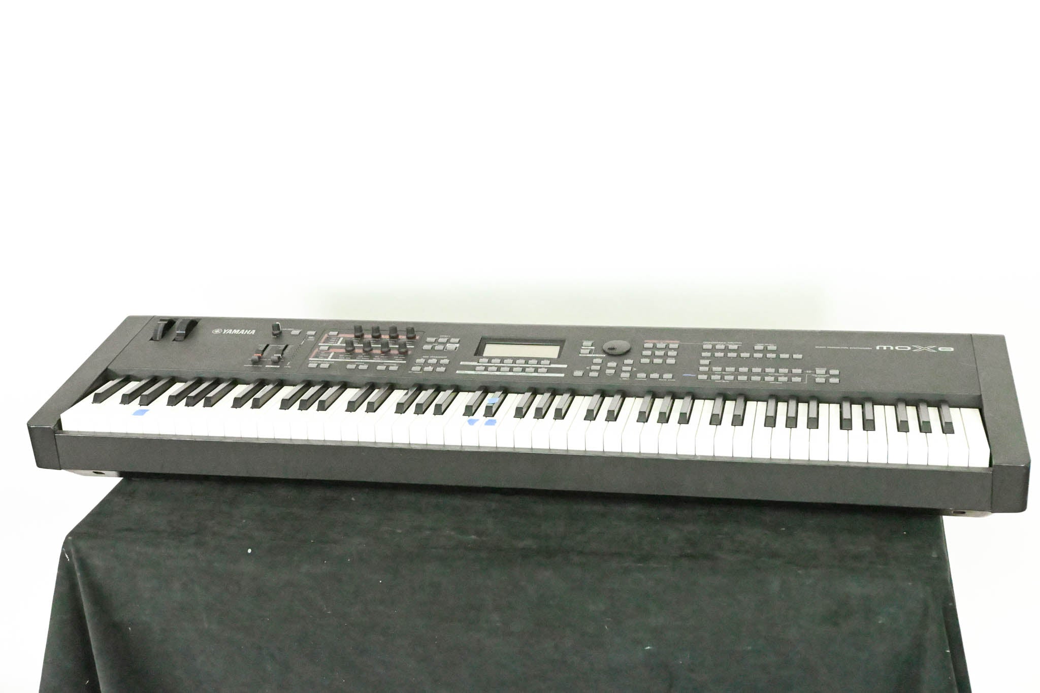 Yamaha MOX8 88-Key Synthesizer Workstation (NO POWER SUPPLY)