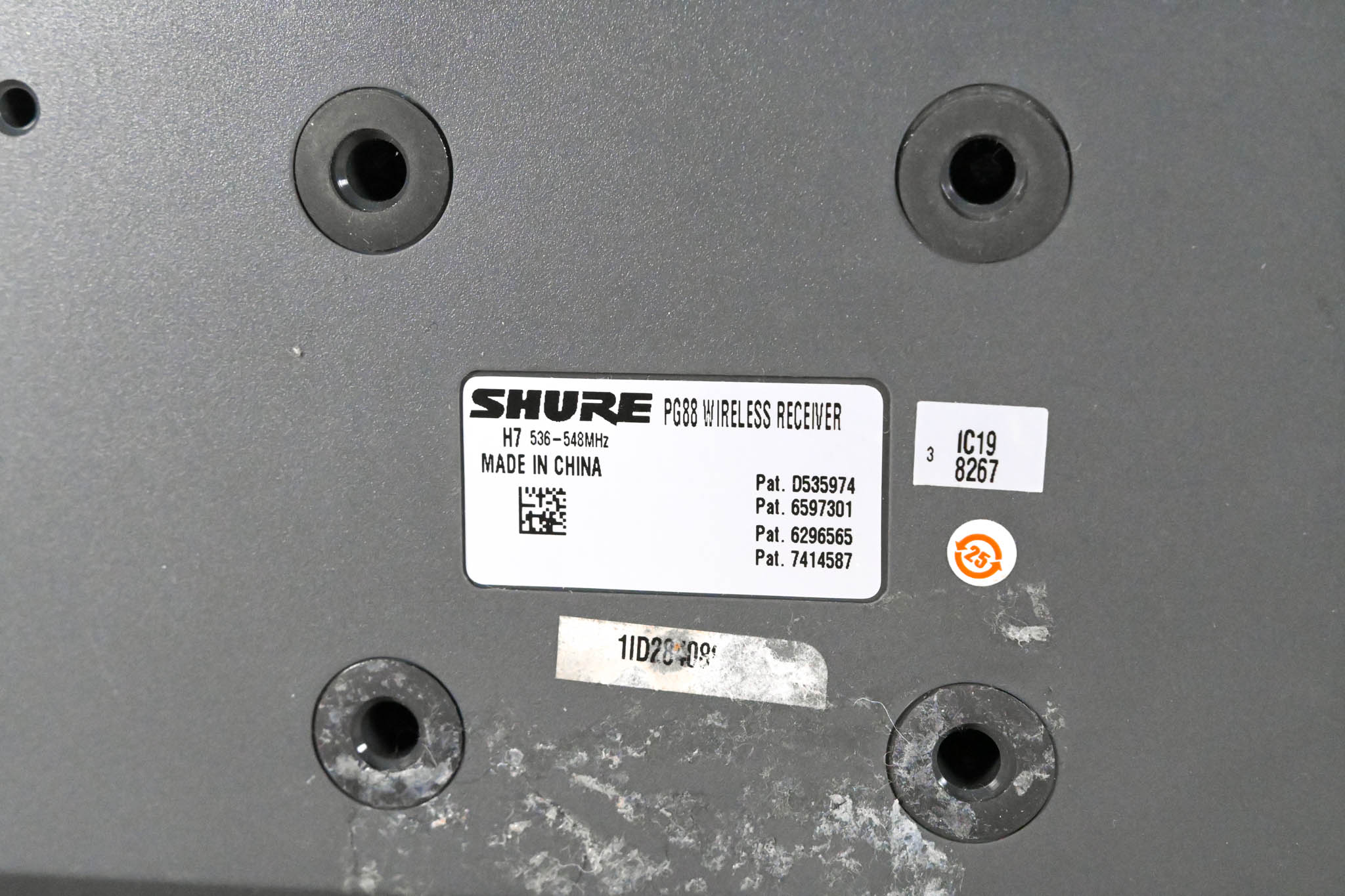 Shure PG88 Dual-Channel Wireless Receiver - H7 Band: 536-548 MHz