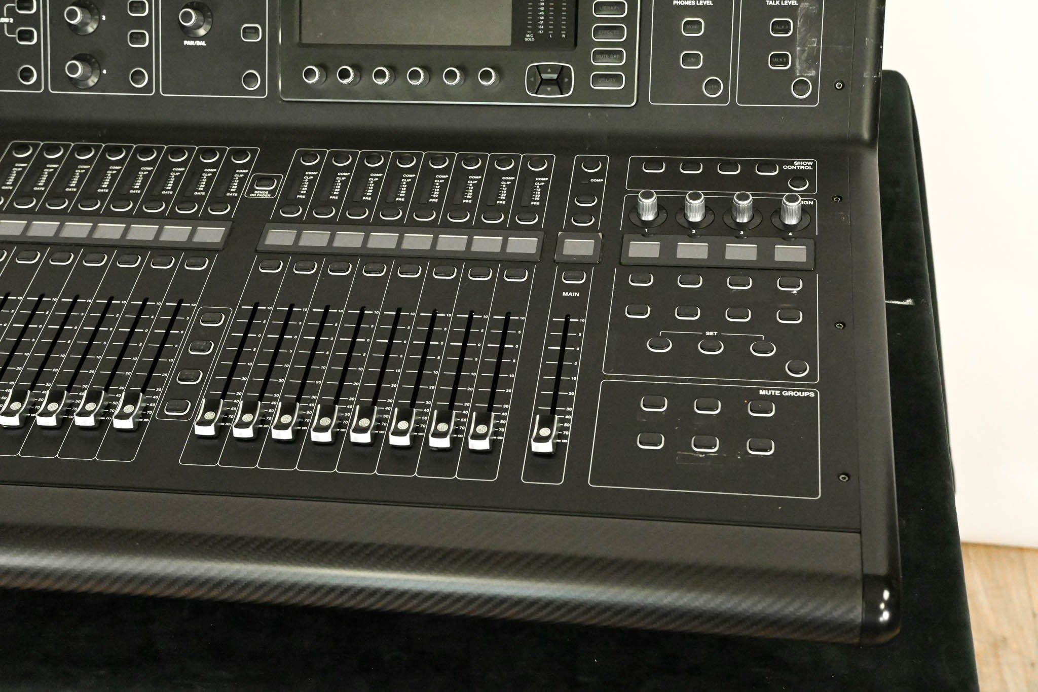 Midas M32 40-Channel Digital Audio Mixing Console