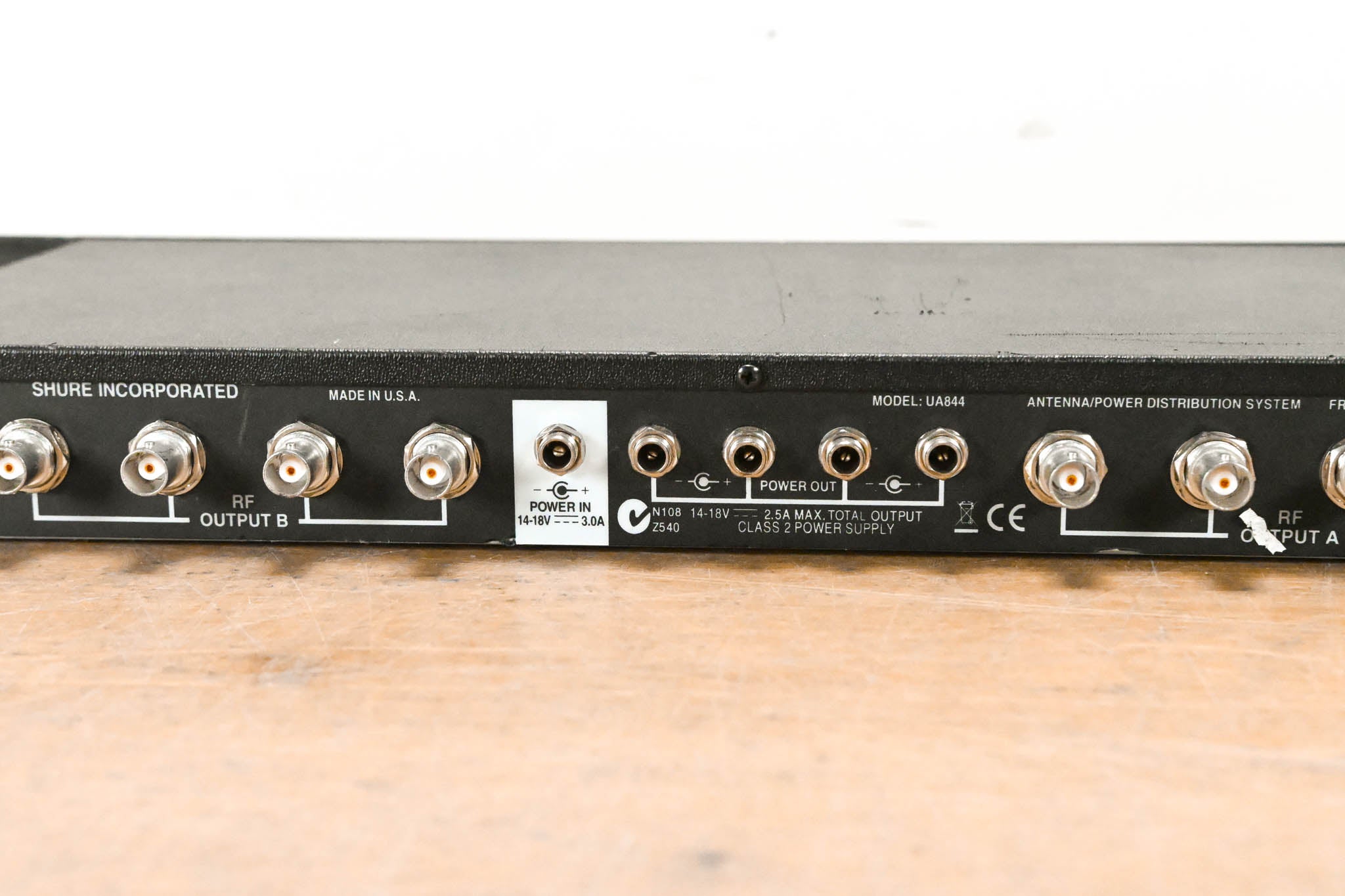 Shure UA844 Antenna Distribution System - 470-900 MHz (NO POWER SUPPLY)