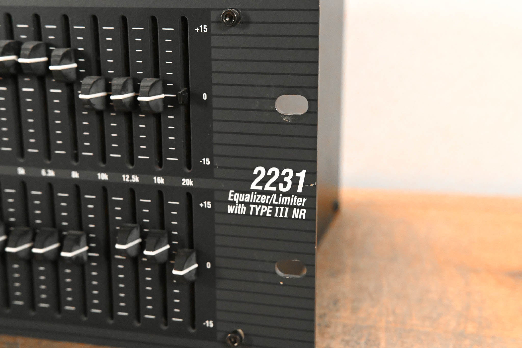 dbx 2231 Dual-Channel 31-Band Graphic Equalizer/Limiter