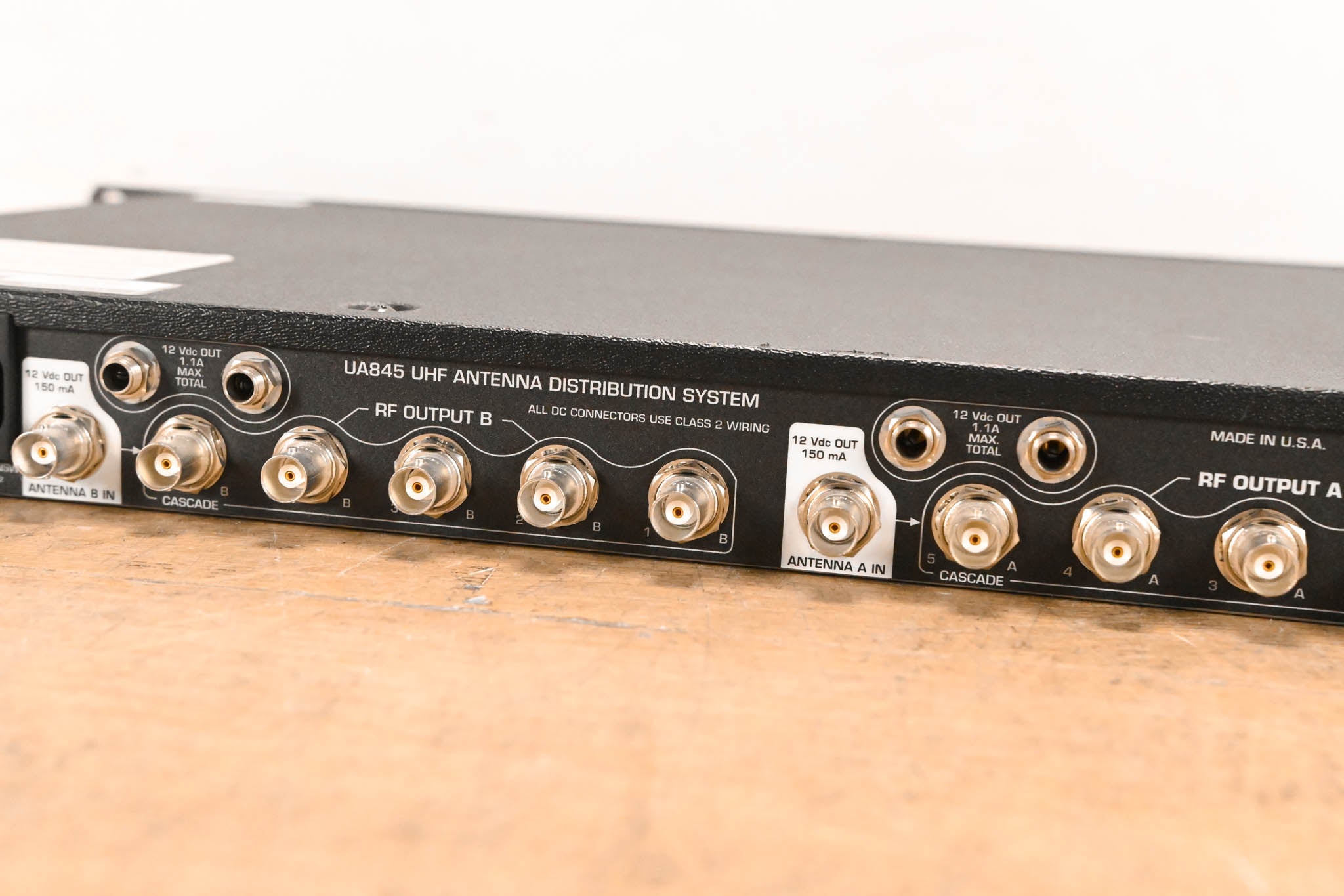 Shure UA845-UB UHF Antenna Distribution System - 692-716 MHz