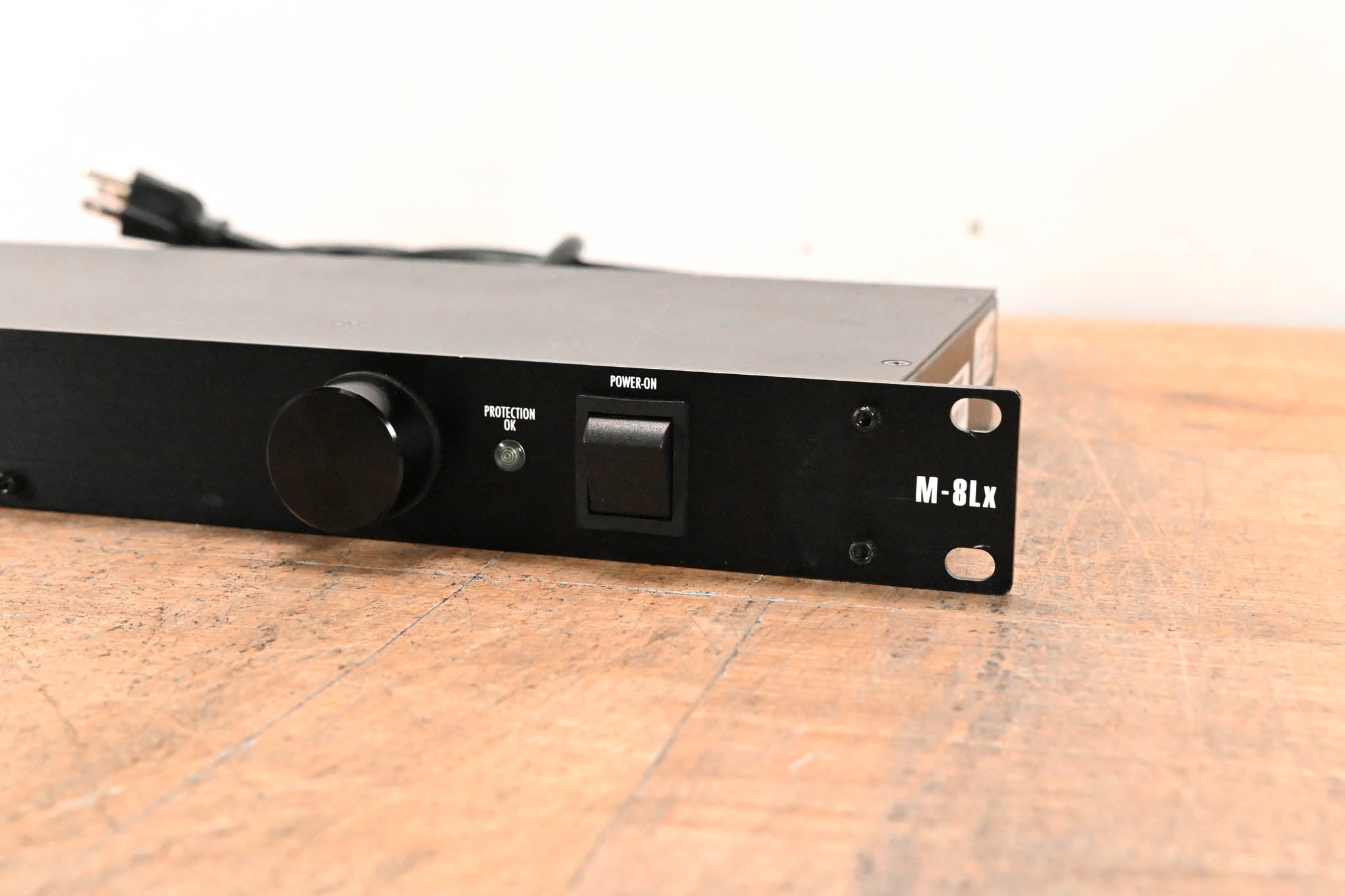 Furman M-8Lx 15A Merit Series Power Conditioner with Lights