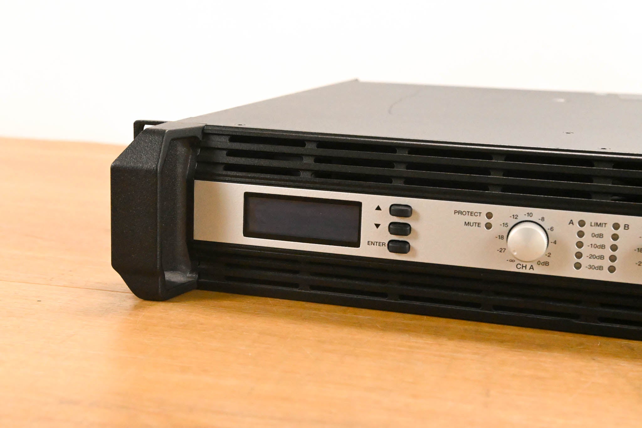 Electro-Voice (EV) TG-5 120V 2-Channel Tour Grade Power Amplifier