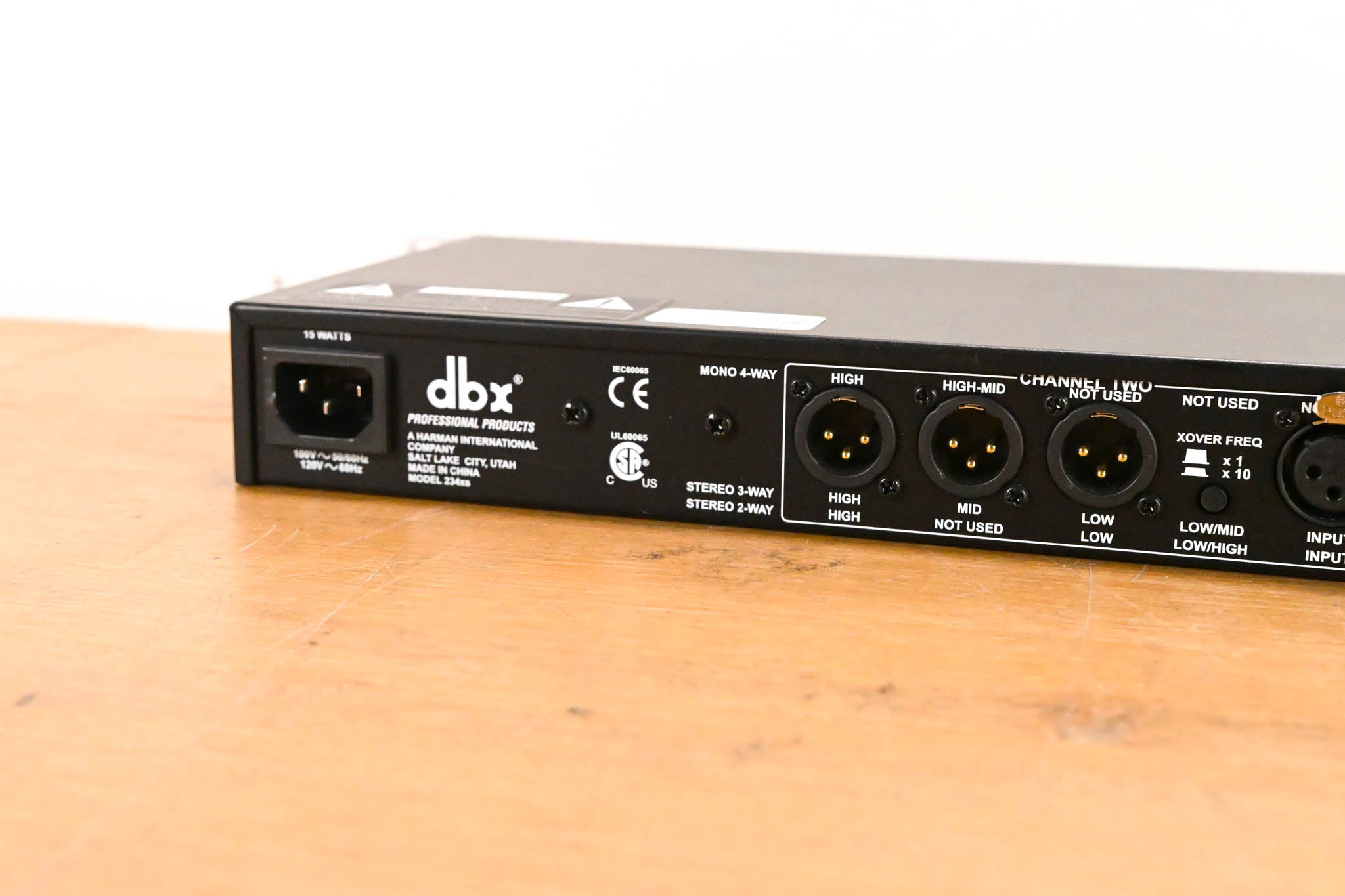dbx 234xs 2/3-Way Stereo, 4-Way Mono Crossover