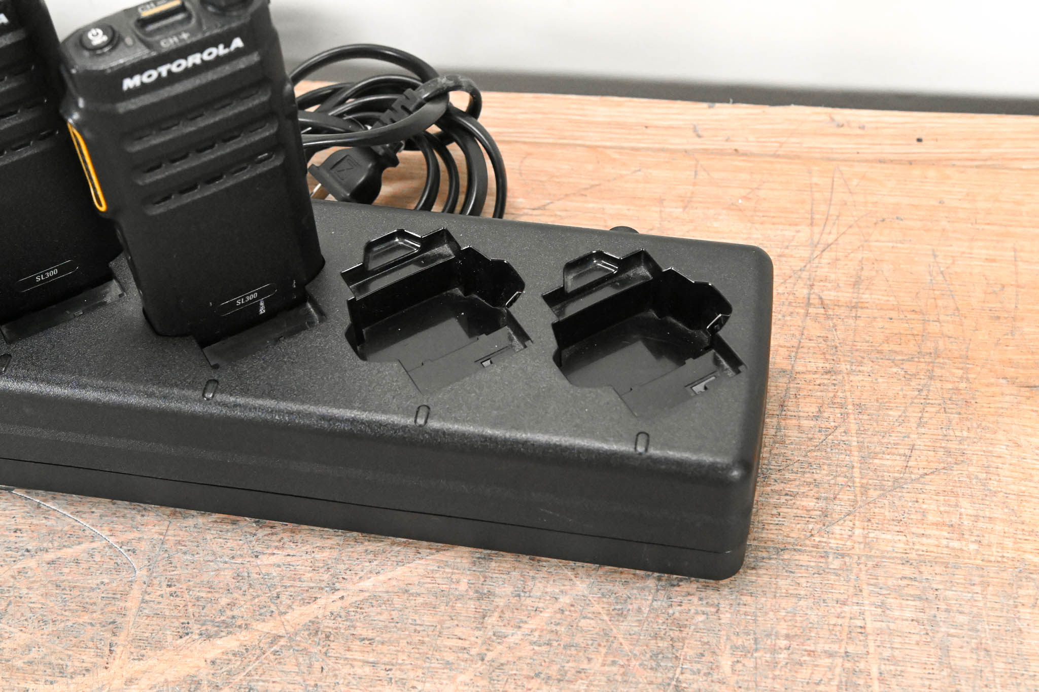 Motorola PMLN7093A Multi-Unit Charger with four SL300 Two-Way Radios