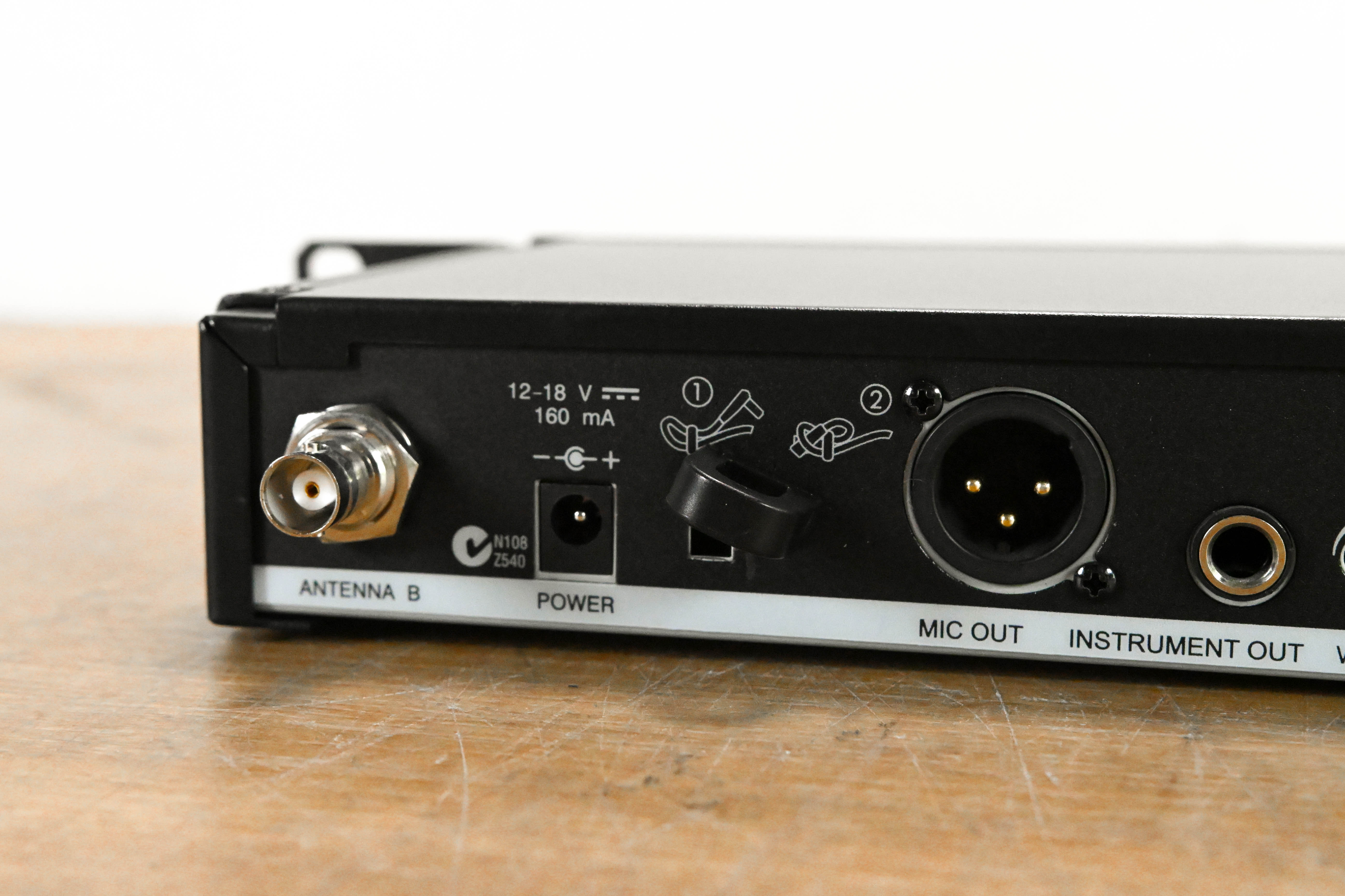 Shure SLX24/SM58 Handheld Wireless System - H5 Band (NO POWER SUPPLY)
