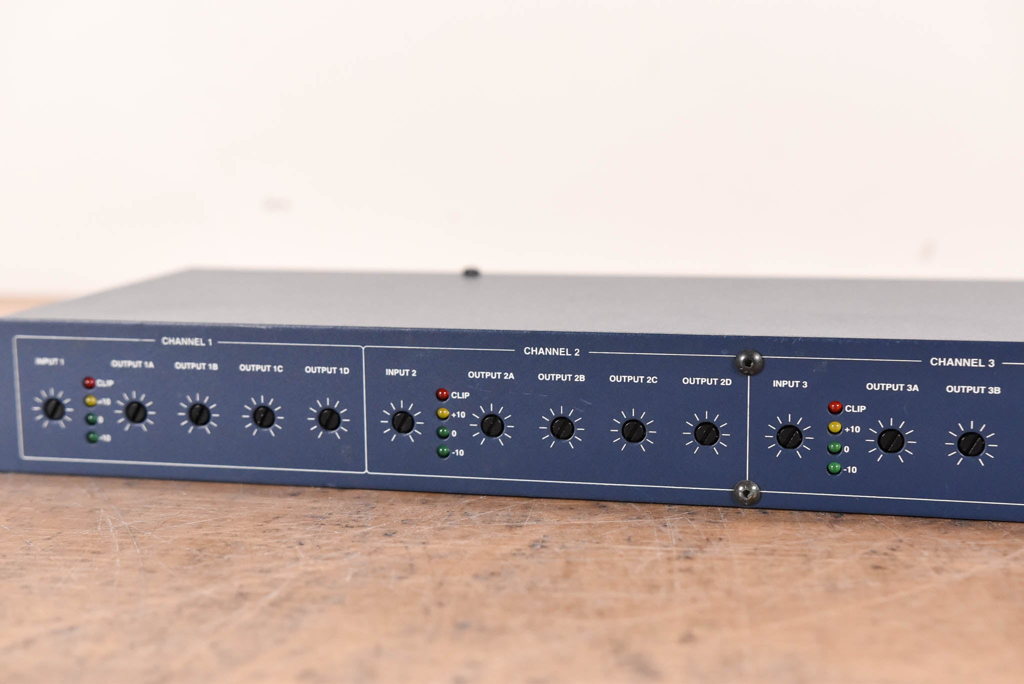 Symetrix 581E Distribution Amplifier (4x4)