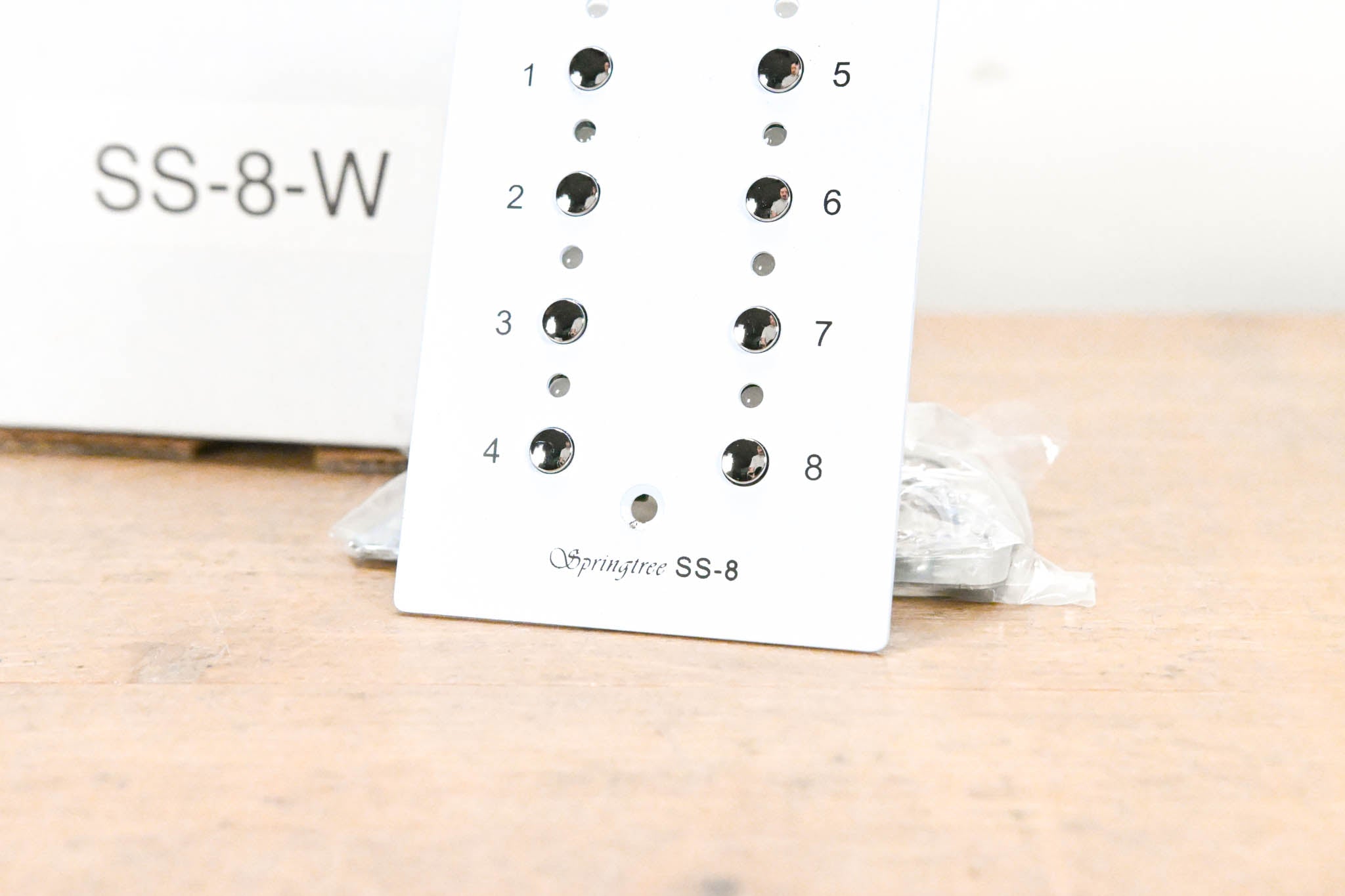 Springtree SS-8-W Satellite Wall Station - White