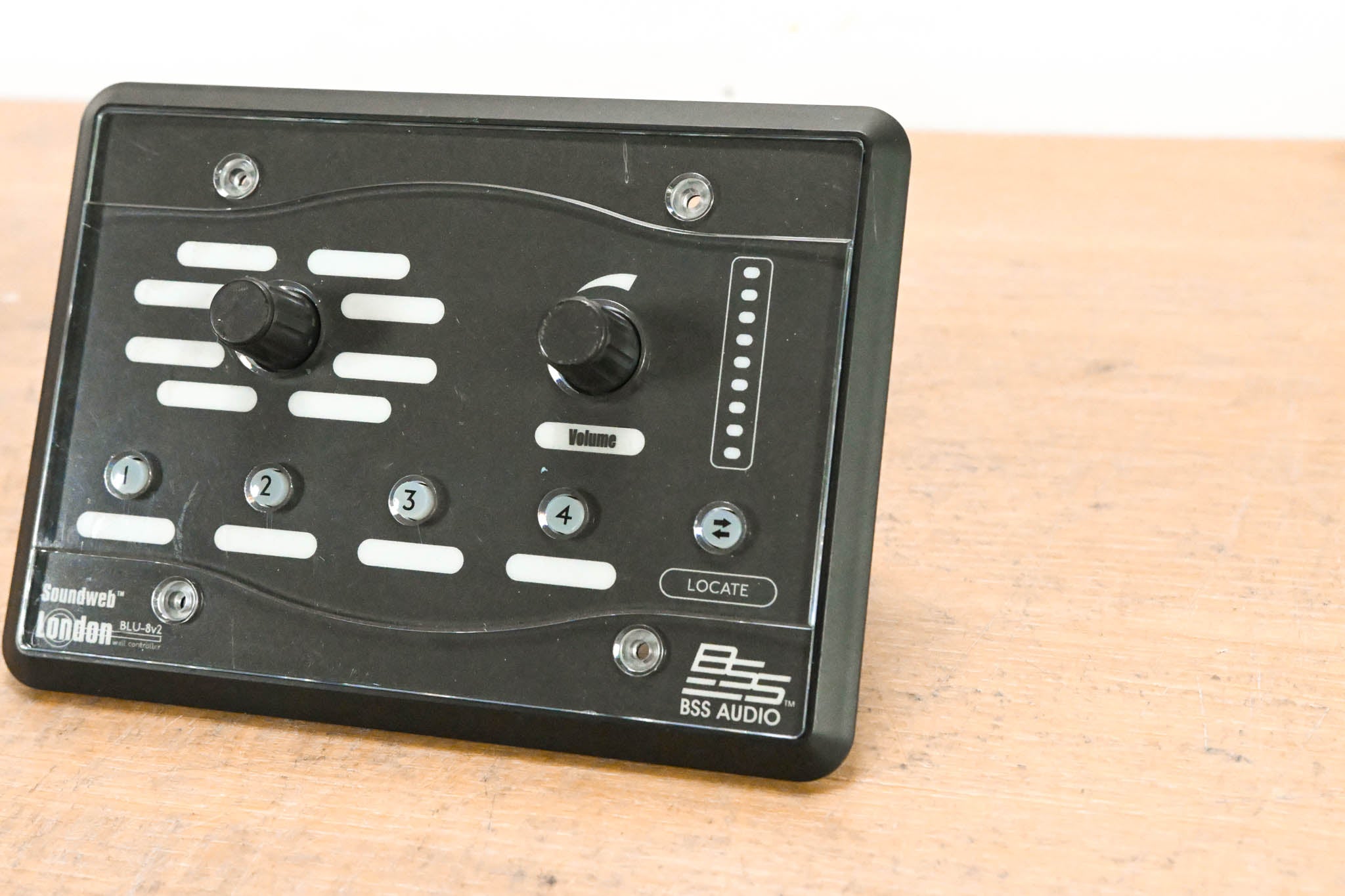 BSS BLU-8v2BLK Programmable Zone Controller