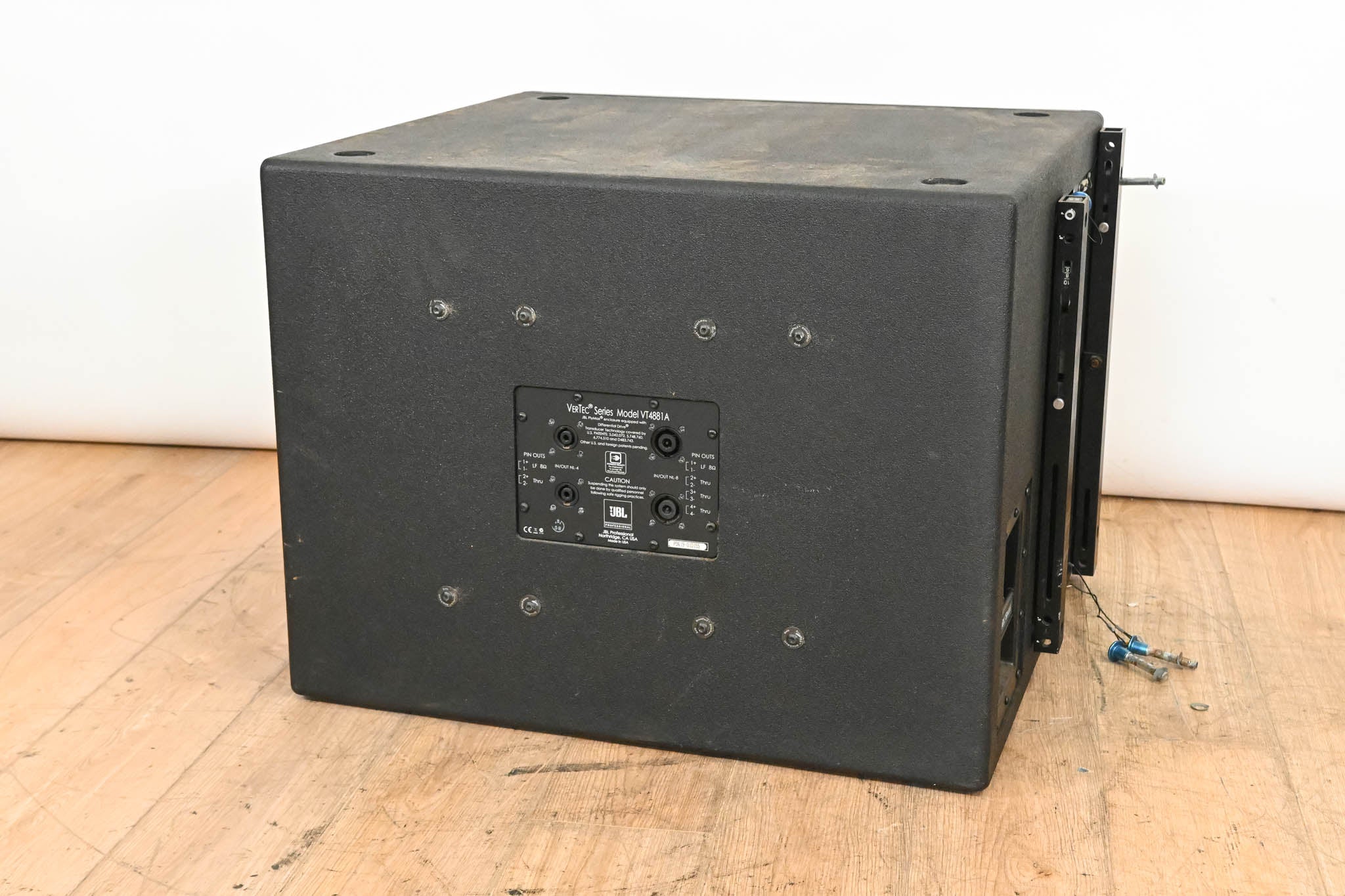 JBL VT4881A Compact Arrayable 18" Subwoofer