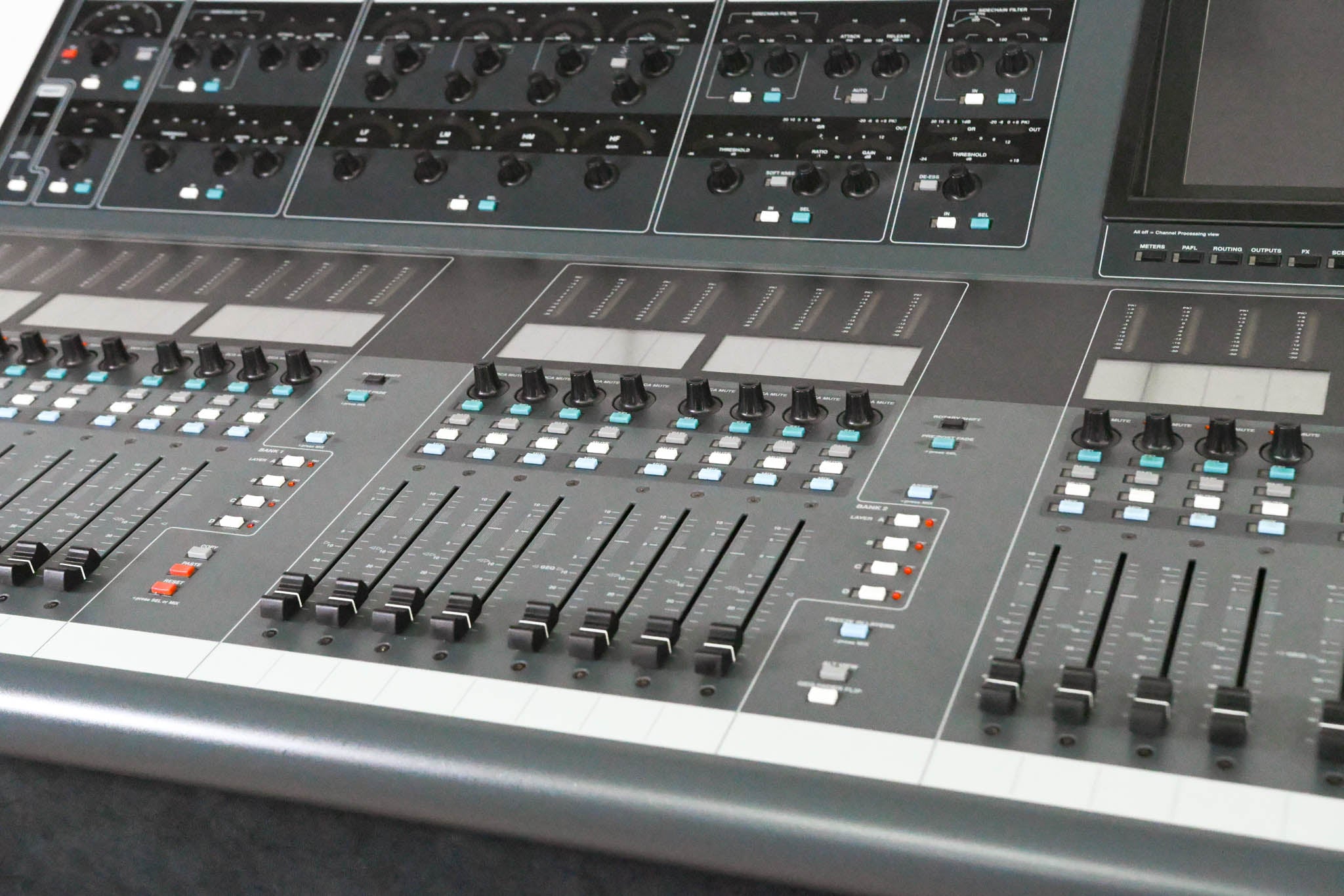 Allen & Heath iLive-T112 Mixing Surface with iDR-48 Fixed Format MixRack