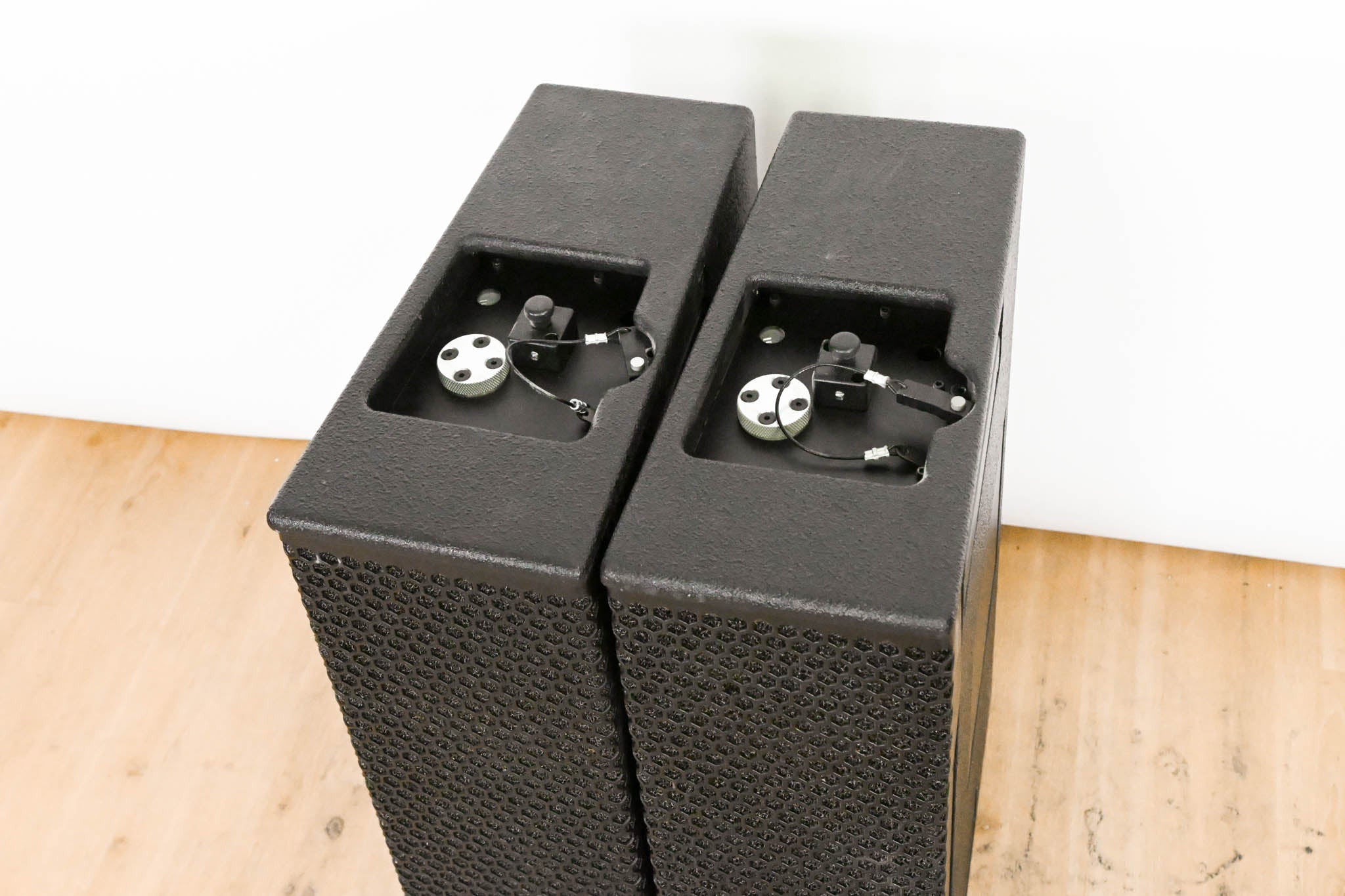 Adamson SpekTrix 3-Way Full Range Line Array Loudspeaker (PAIR)