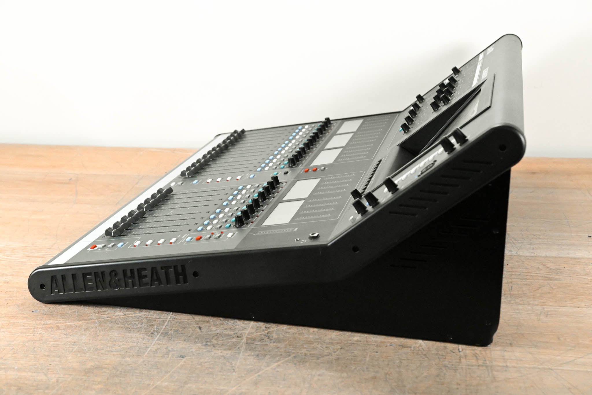 Allen & Heath iLive-T80 Digital Mixing Surface