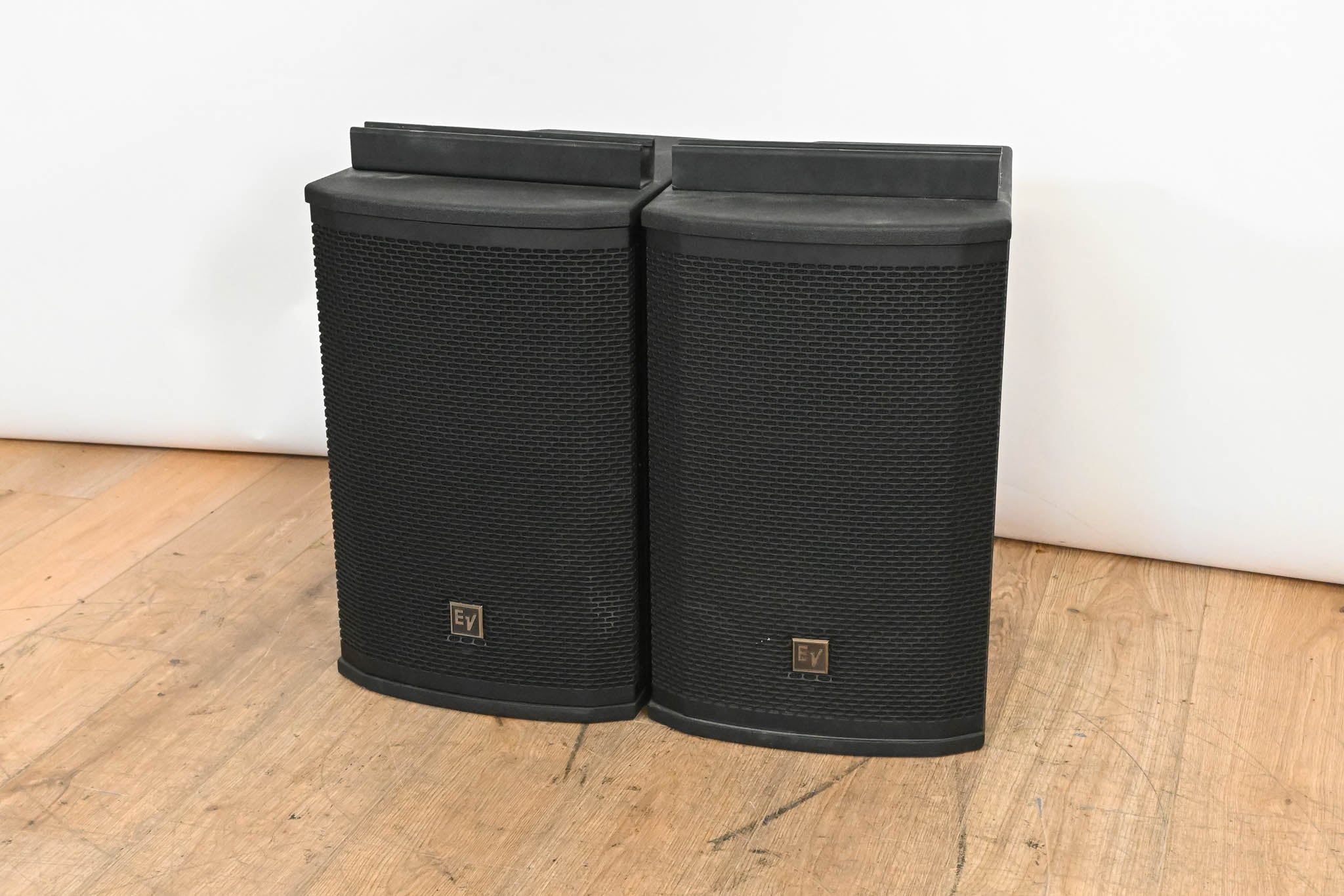 Electro-Voice (EV) ETX-10P 2000W 10" Powered Loudspeaker (PAIR)